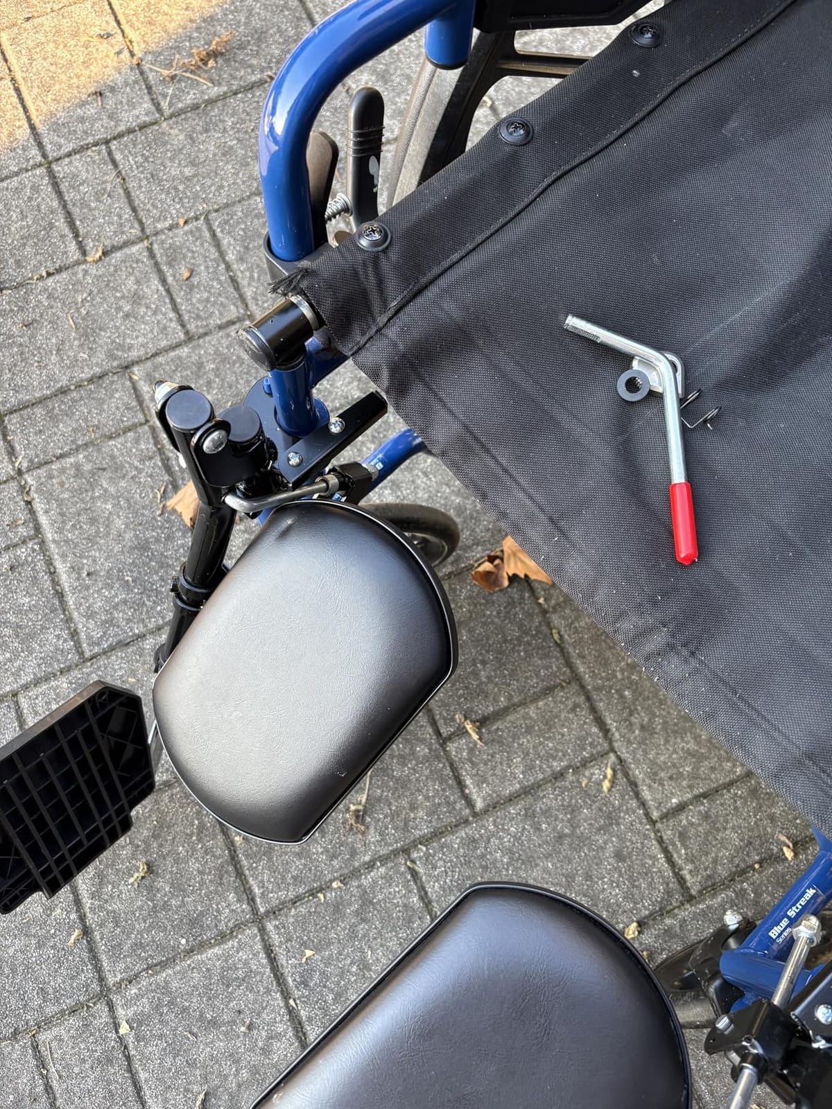 Wheelchair Elevating Legrests with Padded Calf Pads, Composite Footplates, Fits Most Standard wheelchairs of All Brands. Wheelchair Parts,Same Functional Structure as LK3JELR,T94,(1Pr, Black) customer photo 1
