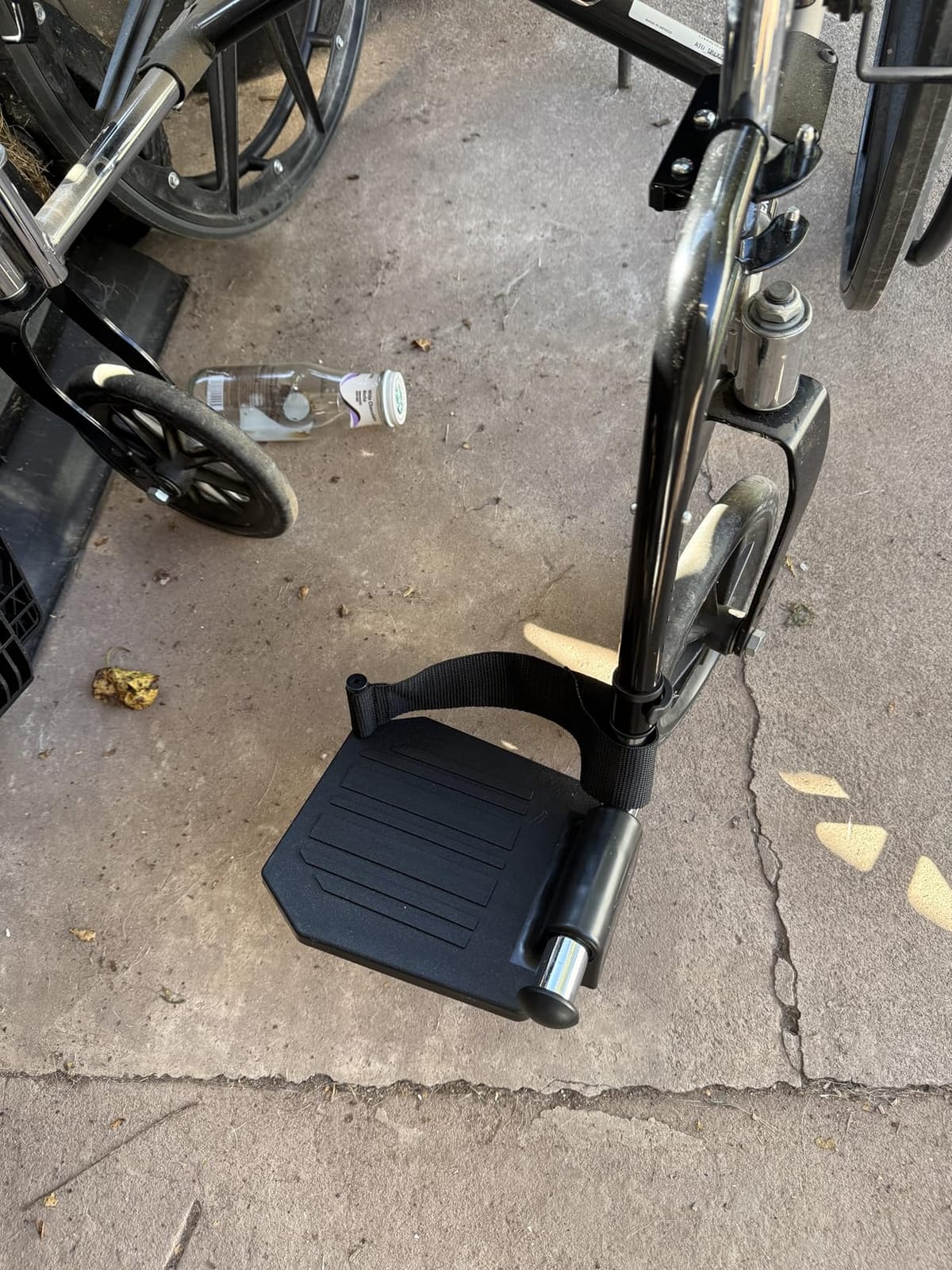 Economy Footrest for Standard Wheelchairs and Transport Chair, Composite Footplates And Heel Loops,Universal Swing-Away Footrests, wheelchair replace parts.Same function as T93HEP, PH-SF.(1 Pr, Black) customer photo 2