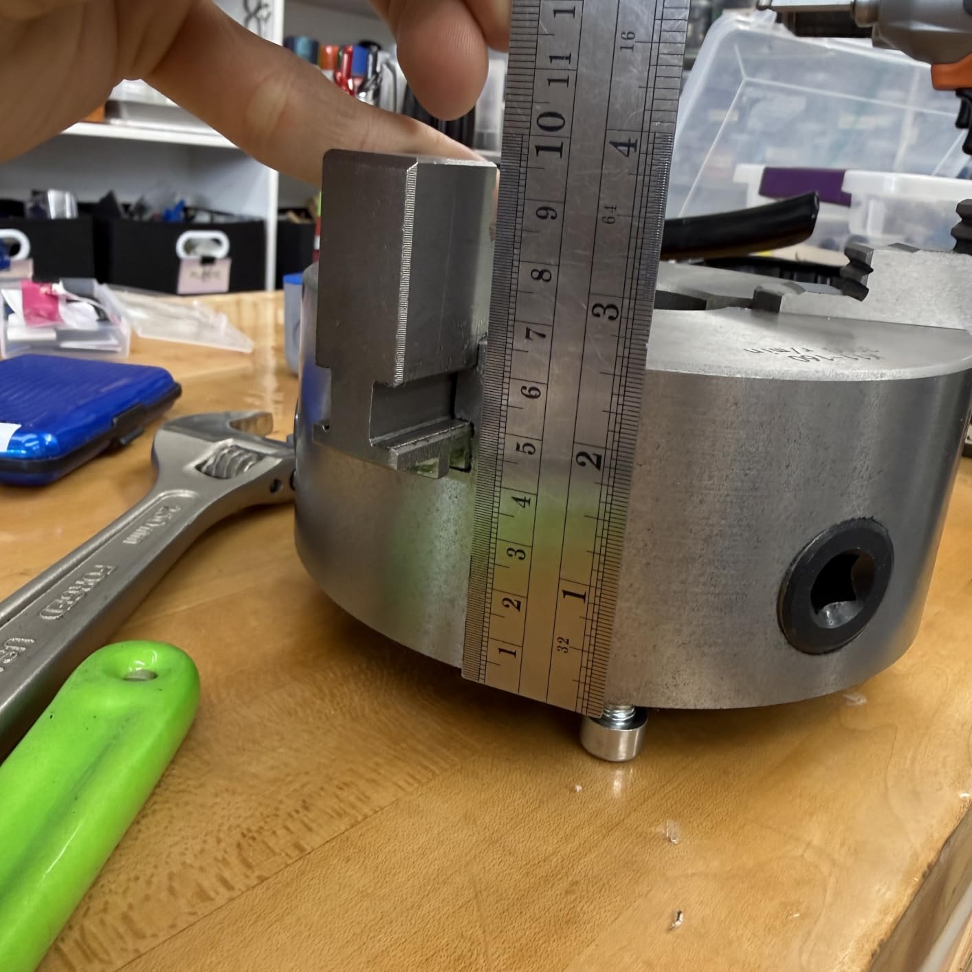 VEVOR 3-Jaw Lathe Chuck, 8'', Self-Centering Lathe Chuck, 0.16-8 in/4-200 mm Clamping Range with T-key Fixing Screws Hexagon Wrench, for Lathe 3D Printer Machining Center Milling Drilling Machine customer photo 1