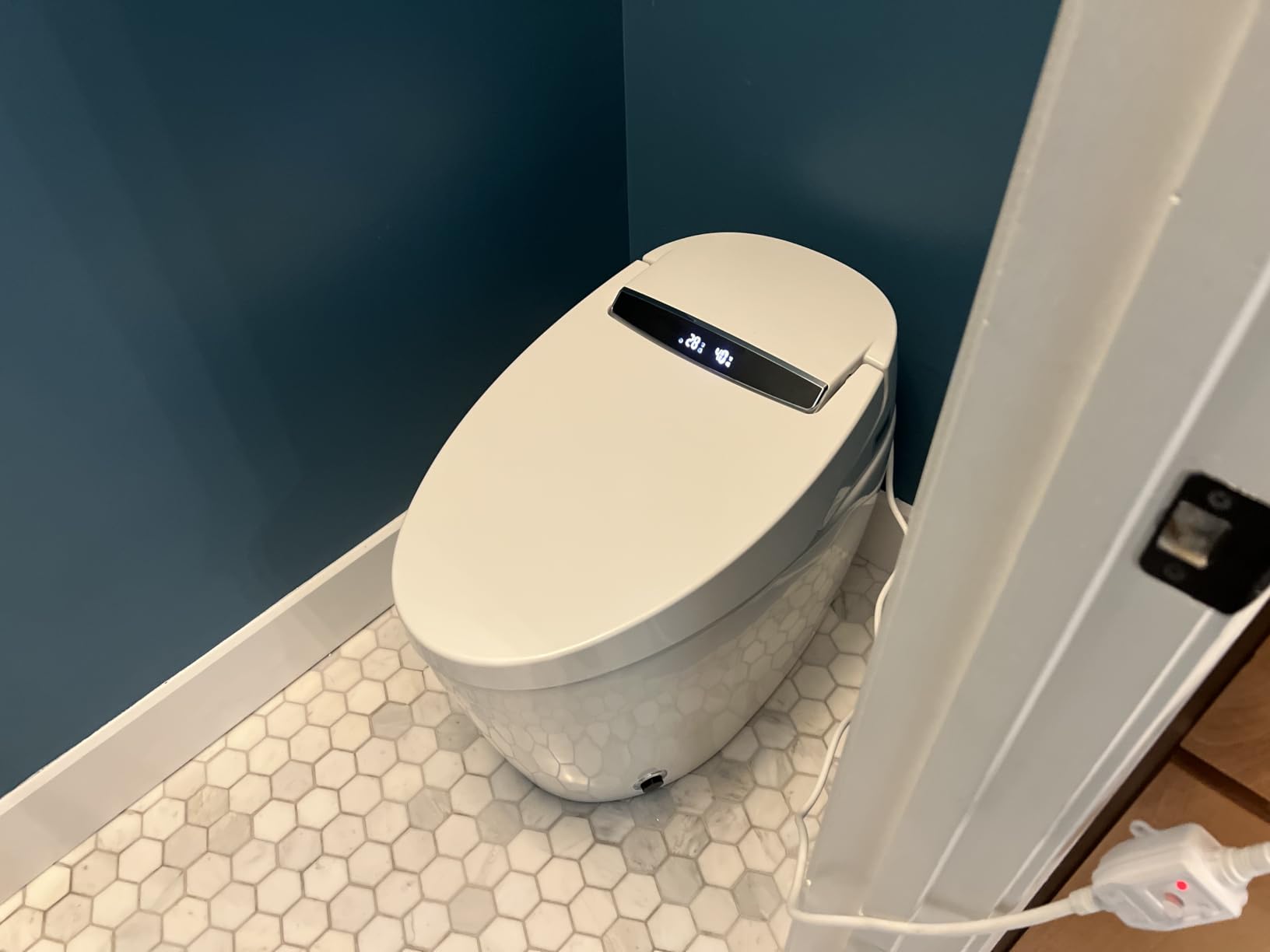LOUPUSUO Smart Toilet with Bidet Built In with Warm Water Sprayer and Dryer | Foot Sensor Operation,Heated Seat toilet with LED Display for Bathroom,Auto Dual Flush customer photo 1