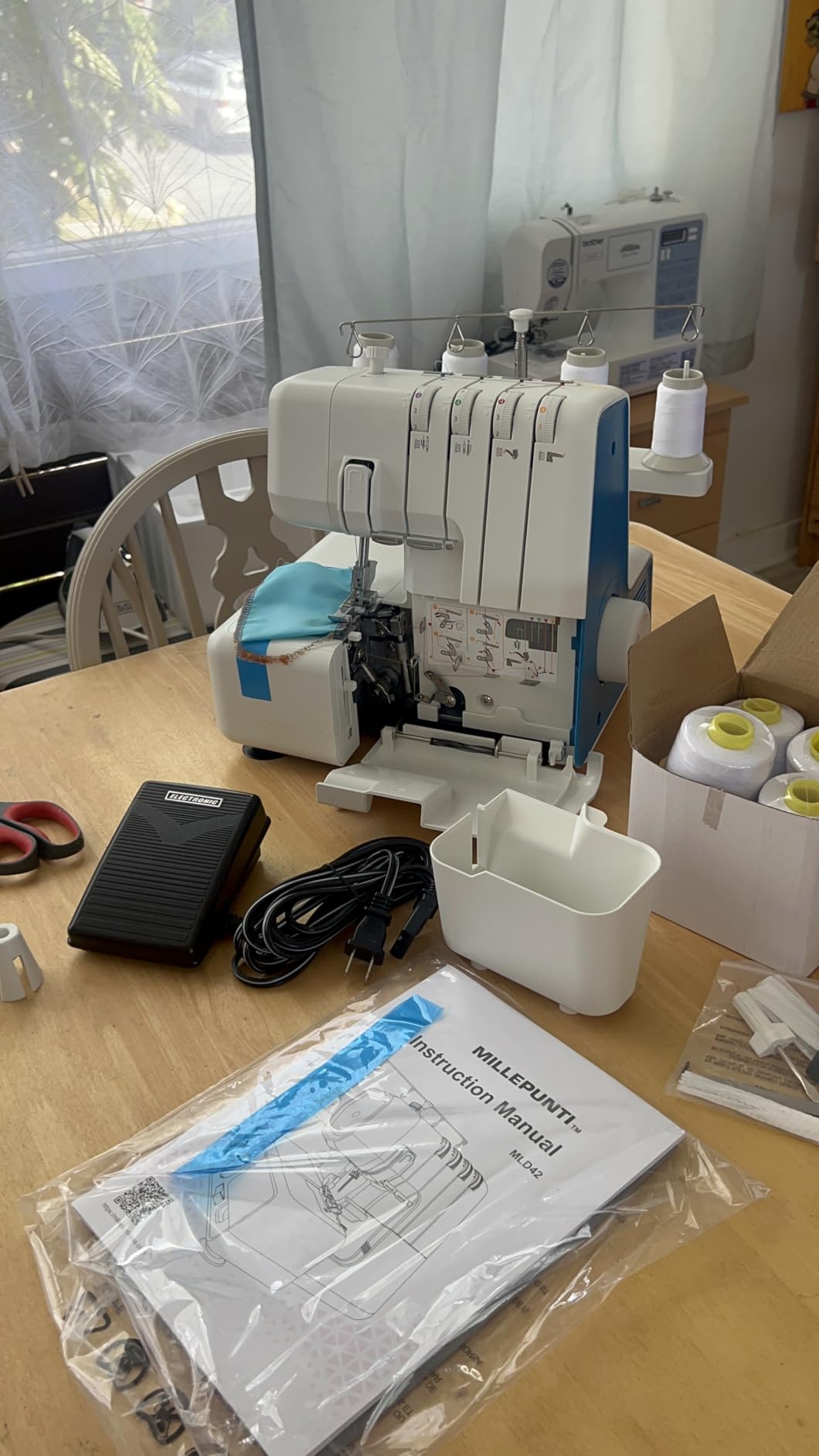 MILLEPUNTI MLD42 Serger Overlock Sewing Machine, 1300 SPM, 12 Stitches, 2-3-4 thread capability, adjustable differential feed, detachable trim trap, Metal Frame, full accessory kit included customer photo 1