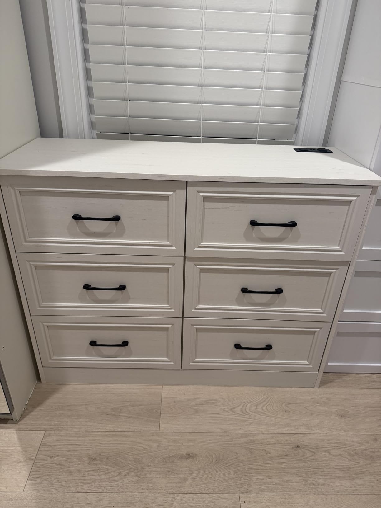 Fameill Dresser for Bedroom, 6 Drawer Wide Dresser Organizer with Charging Station, Tall Dresser for Hallway, Wood Dresser with Metal Handles, Ash Grey, JY9983BR01 customer photo 1