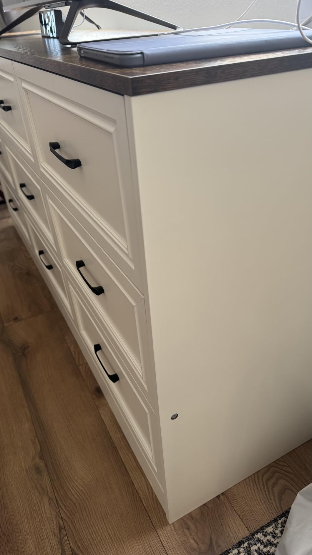 Fameill Dresser for Bedroom, 6 Drawer Wide Dresser Organizer with Charging Station, Tall Dresser for Hallway, Wood Dresser with Metal Handles, Ash Grey, JY9983BR01 customer photo 2