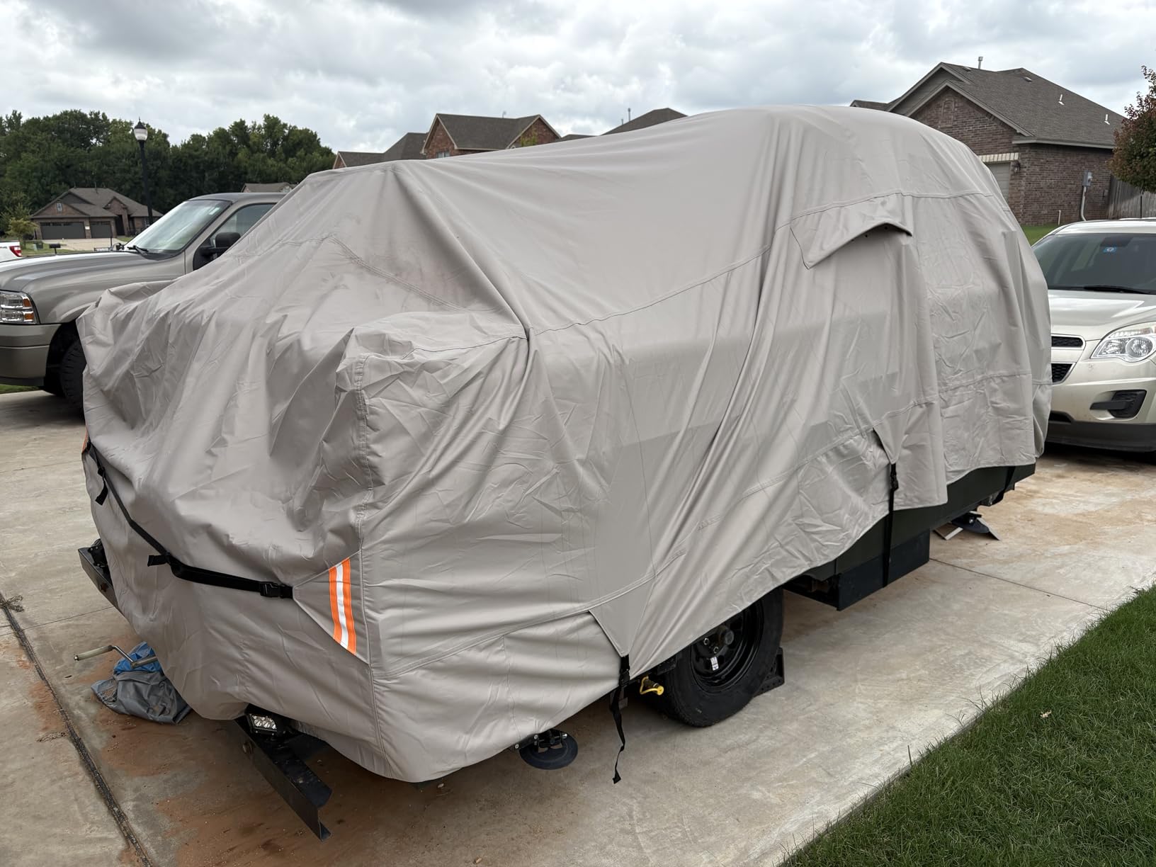 True 900D Oxford Waterproof Pop Up Camper Tent Trailer Cover, 8-10ft | Tearproof Anti-Scratch, Extra Thick Folding Camping RV Cover, 7 PCS Reinforced Windproof Straps with Storage Bag customer photo 1