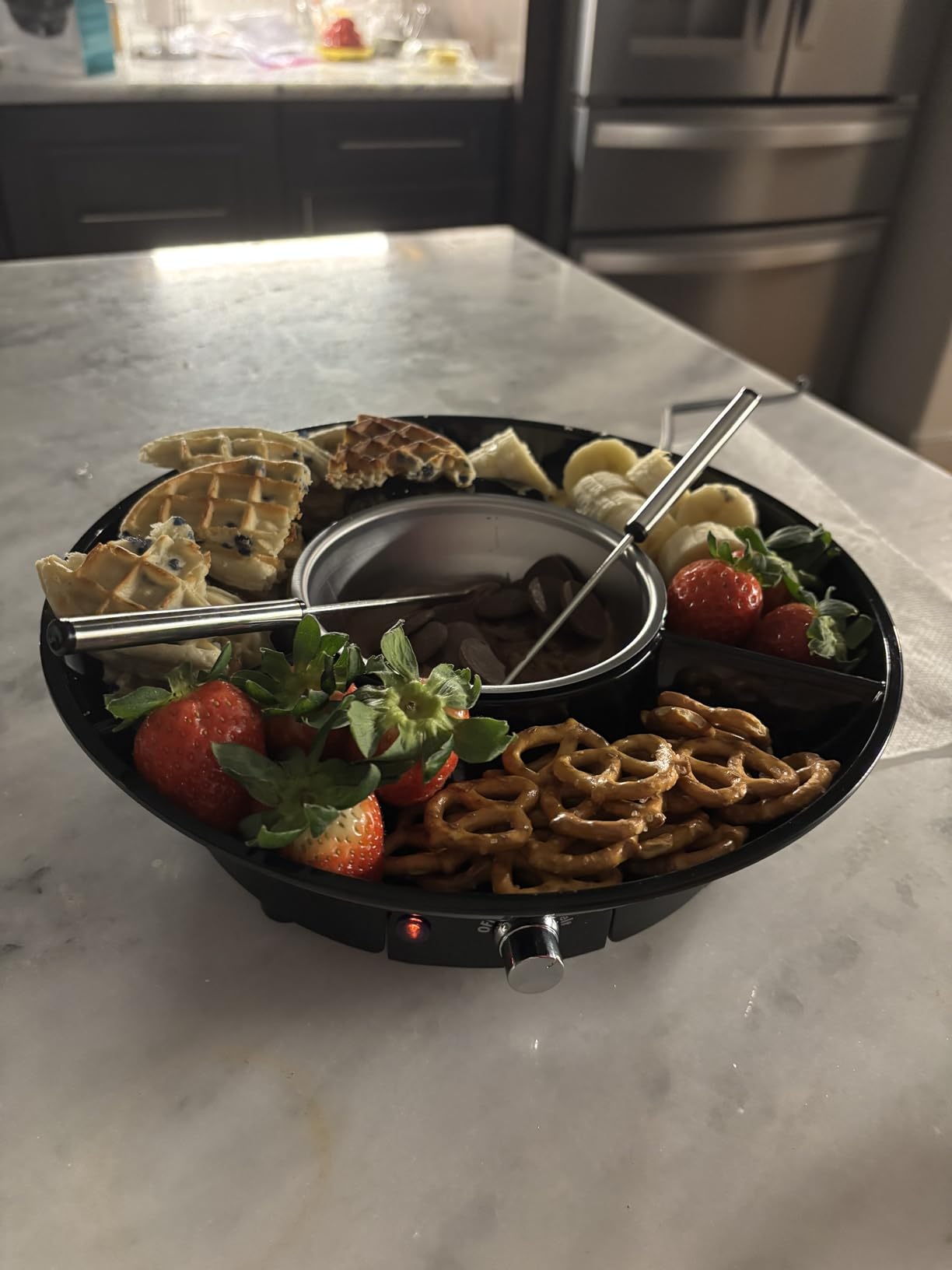 Nostalgia Electric Fondue Party Set – 10 oz Melting Pot, 4 Roasting Forks, & Detachable Serving Tray – Melted Cheese, Chocolate, or Dessert – Perfect for Gifts, Parties, Date Night – Black customer photo 2