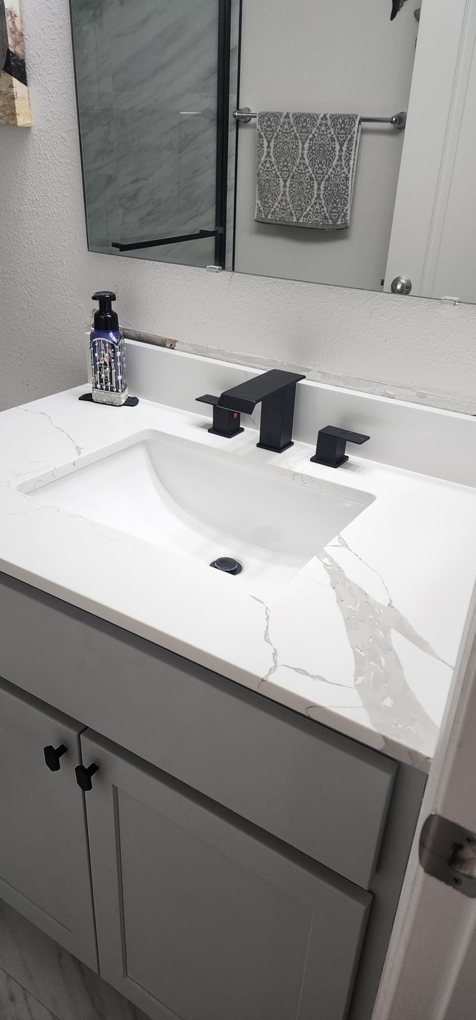 36 in.W x 22 in.D Quartz Calacatta River Vanity Top,with Undermount Middle Sink Vanity Top,with Two Sidesplash & One Backsplash,8 Inch Faucet Hole Spread Bathroom Vanity Sink Countertop customer photo 1