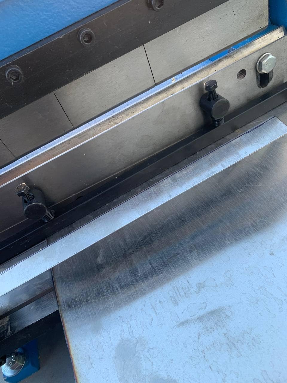 VEVOR Sheet Metal Brake, 12-inch, 3-In-1 Combination Shear Brake Roll Machine, 20-Gauge Capacity Shear Press Brake with 90° Max Bending Angle, Shears and Slip Roll Machine for Shear Bending Rolling customer photo 1