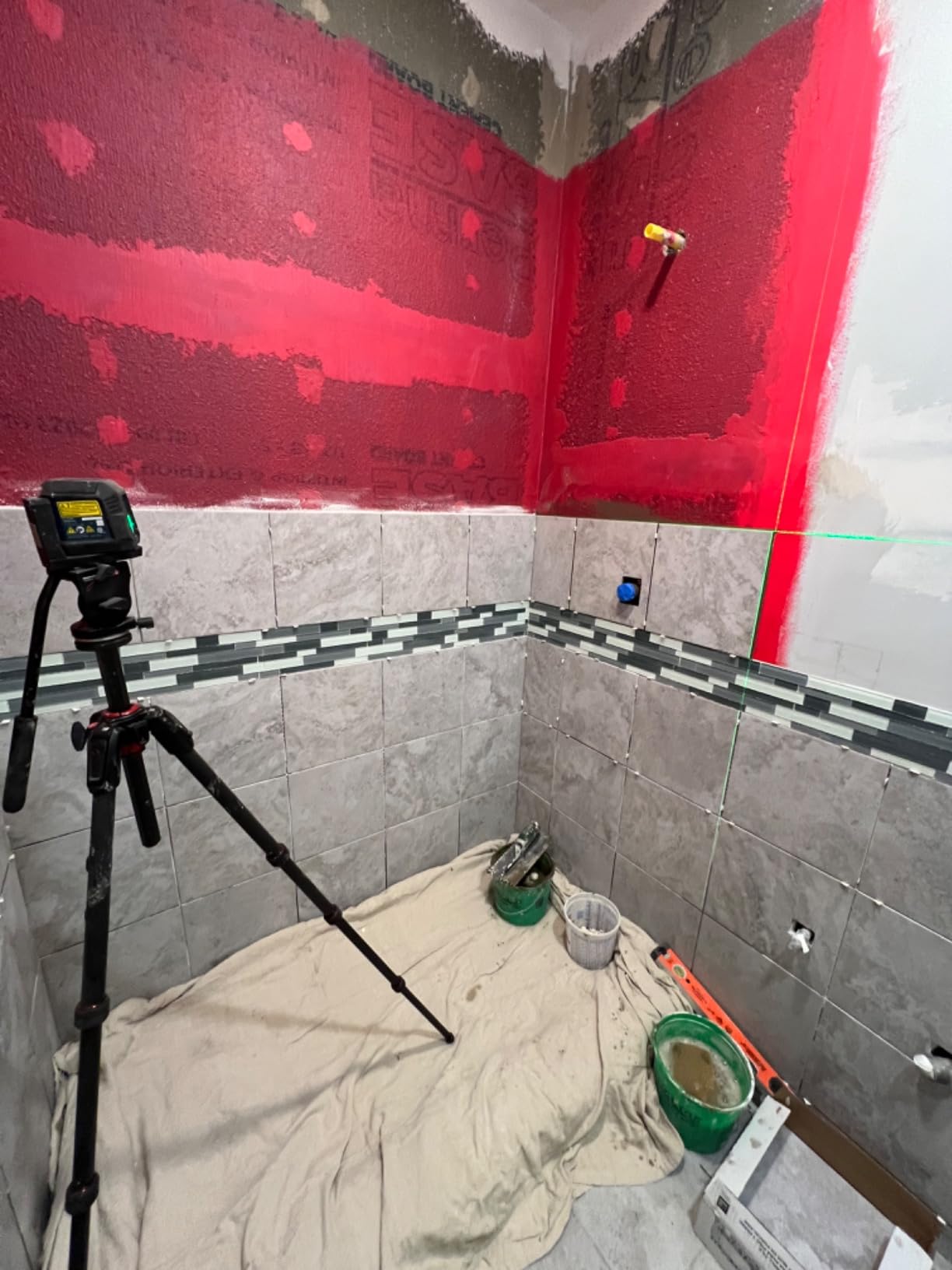 BOSCH GLL50-20G 50 Ft Green-Beam Self-Leveling Cross-Line Laser Level customer photo 2