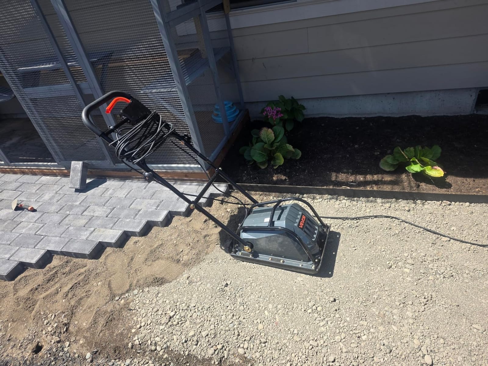 VEVOR Plate Compactor, 6.5 HP 196cc Gas Engine, 2360 lbs Compaction Force customer photo 1