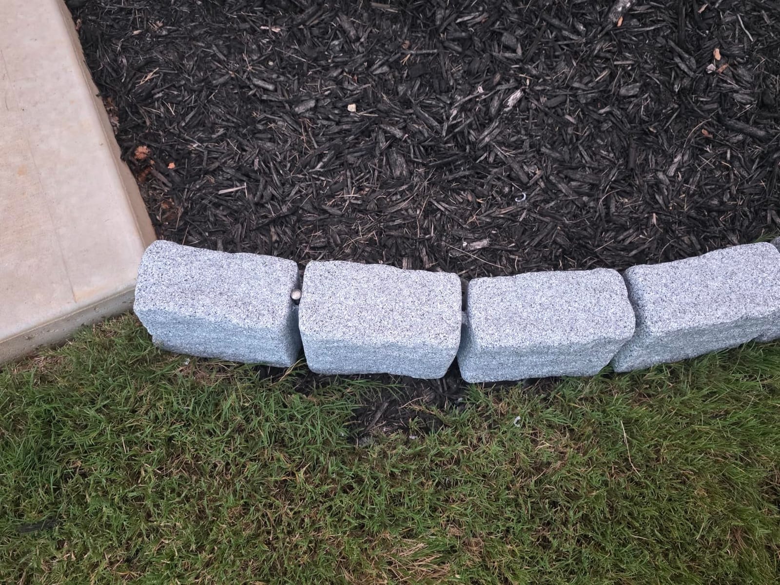 Beuta Landscape Edging | Garden Edging Border | Polyrock Blocks for Lawn Edging, Flower Beds & Yard Edging - 1 Pack | Each Section Has 6 Blocks 48