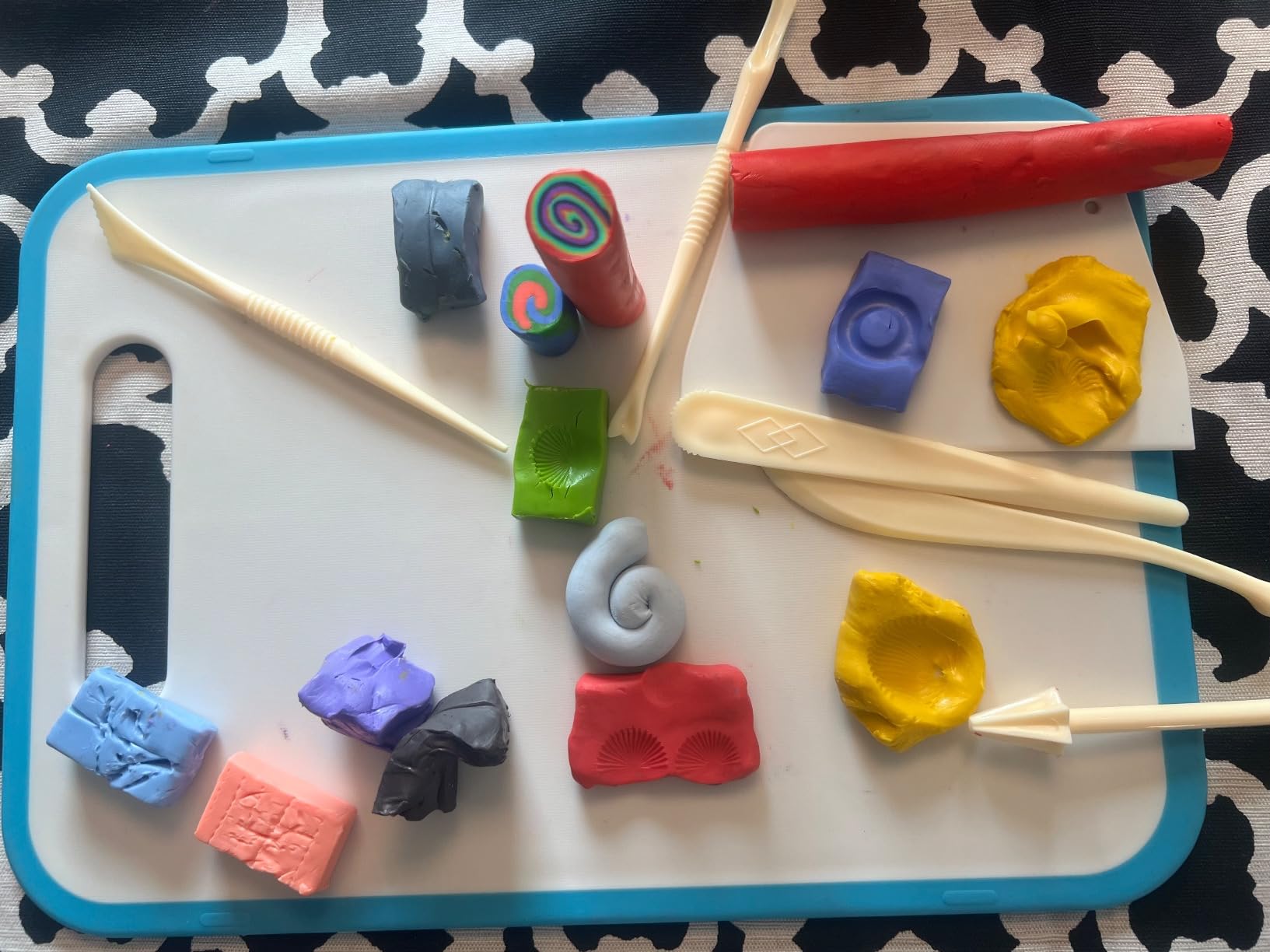 Shuttle Art 117 PCS Polymer Clay Kit, 95 Unique Colors & Extra Basic Colors, 5 Carving Tools, Non-Toxic, Non-Sticky, Small Block, Ideal Gift for Kids customer photo 1