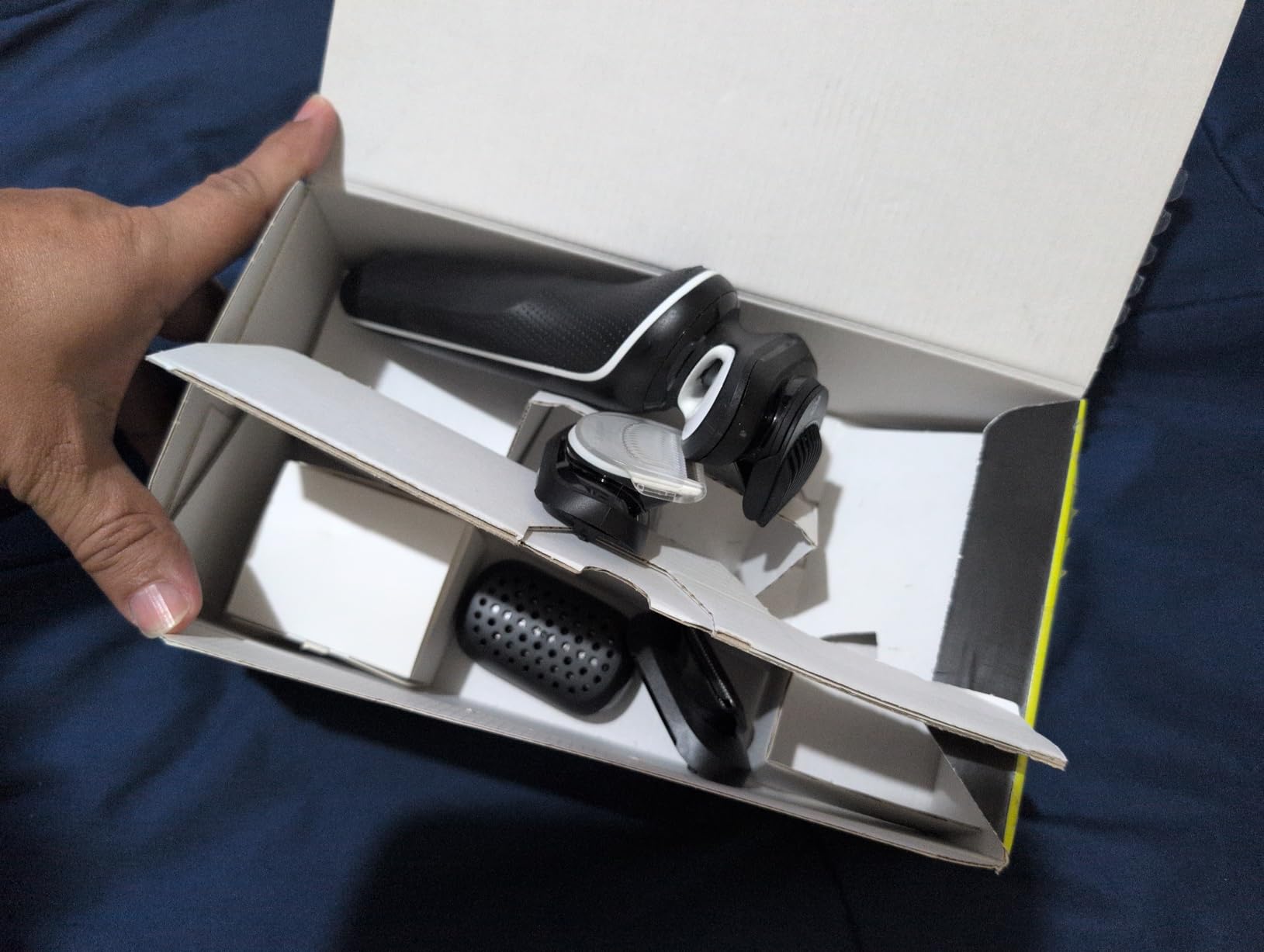 Braun Electric Shaver for Men, Series 5 5120s, Wet & Dry Shave, Turbo Shaving Mode, Foil Shaver, Engineered in Germany, with Beard Trimmer & Attachments, Blue customer photo 1