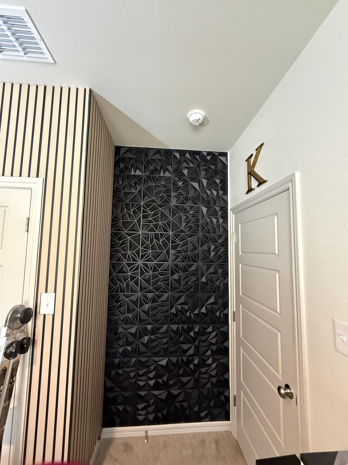 Art3d 33-Pack Modern Diamond Textured 3D Wall Panels, 12 x 12 in, White customer photo 1