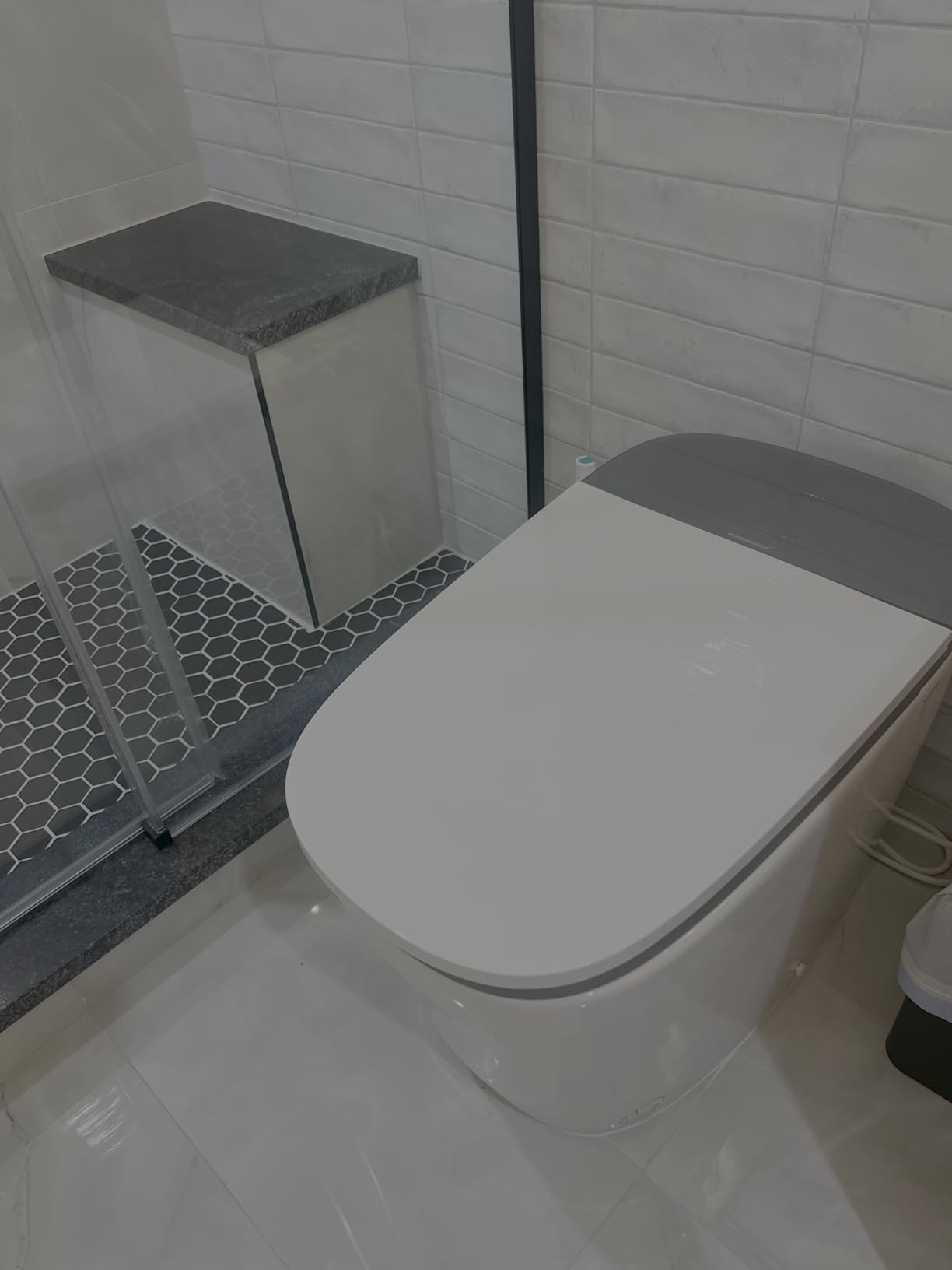 WOODBRIDGE Smart Toilet with 1000g MaP Flush Score & Foam Shield (B0930S) customer photo 2