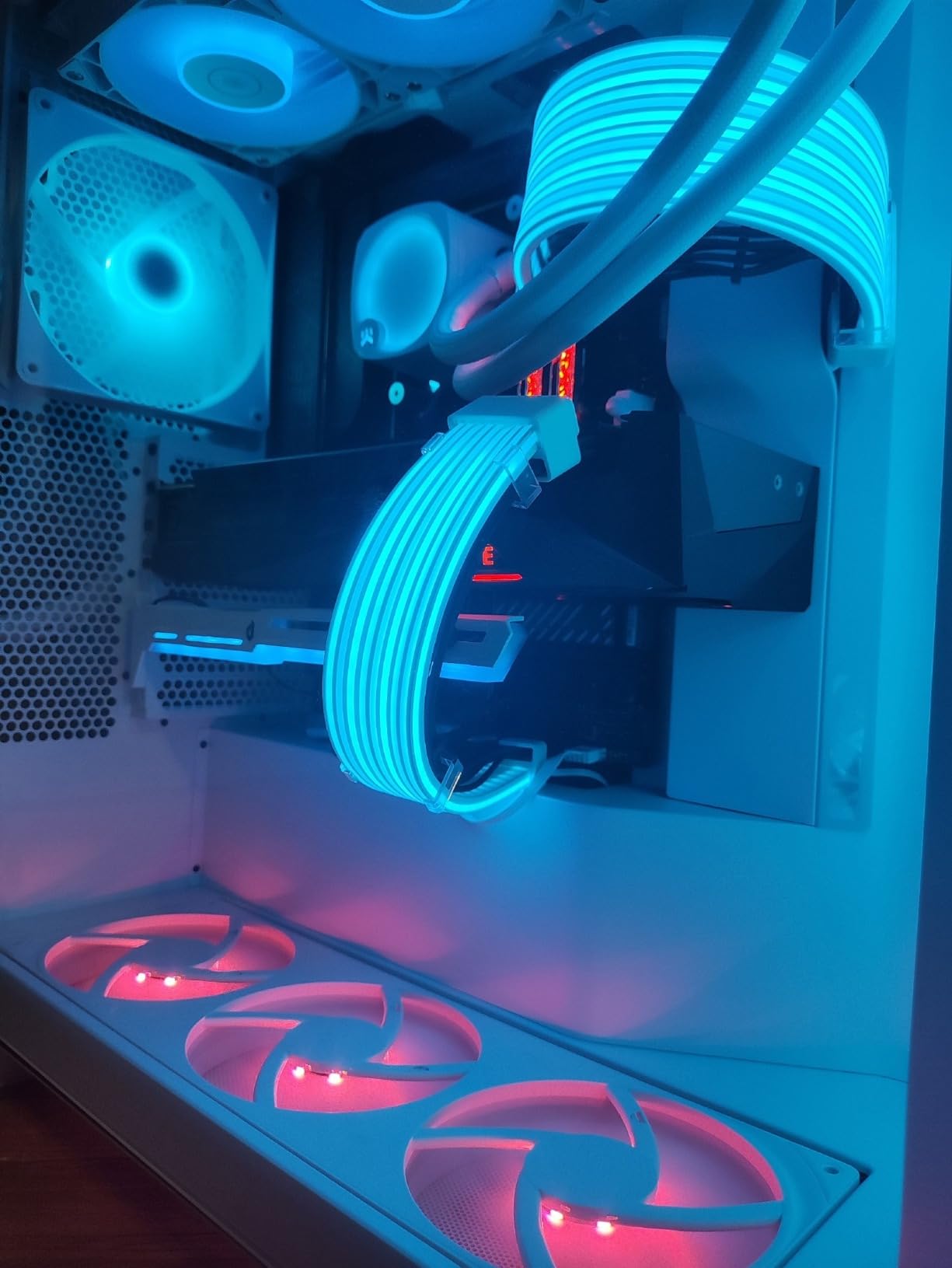 NZXT H7 Flow - Mid-Tower ATX Airflow PC Case - White customer photo 1