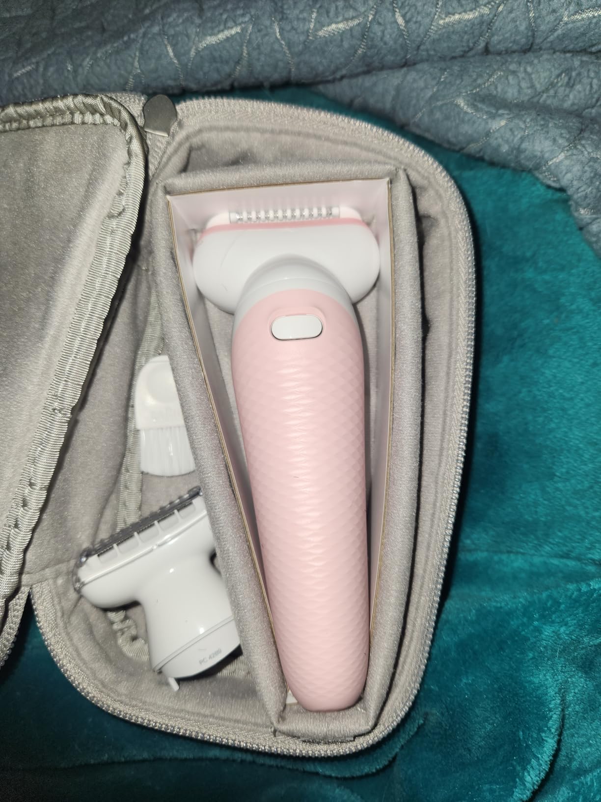 Braun Epilator Silk-épil 9, Hair Removal Device, Women Shaver & Trimmer, Pivoting Head, Wet and Dry Epilator, Includes Shaver Head and Trimmer Comb, SES9-030 customer photo 2