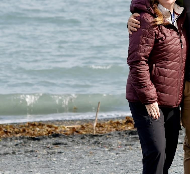 Outdoor Ventures Women's Packable Lightweight Full-Zip Puffer Jacket with Hood Quilted Winter Coat customer photo 2