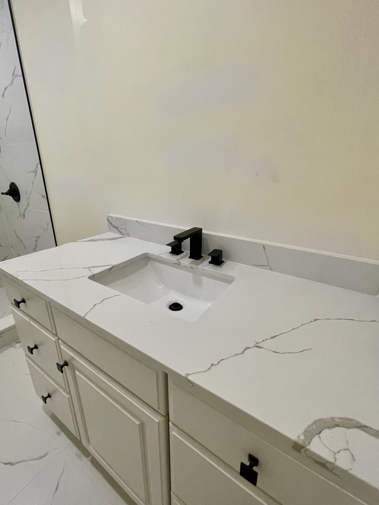 30 in.W x 22 in.D Quartz Calacatta River Vanity Top,with Undermount Middle Sink Vanity Top,with One Sidesplash & One Backsplash,Single Faucet Hole Spread Bathroom Vanity Sink Countertop customer photo 2