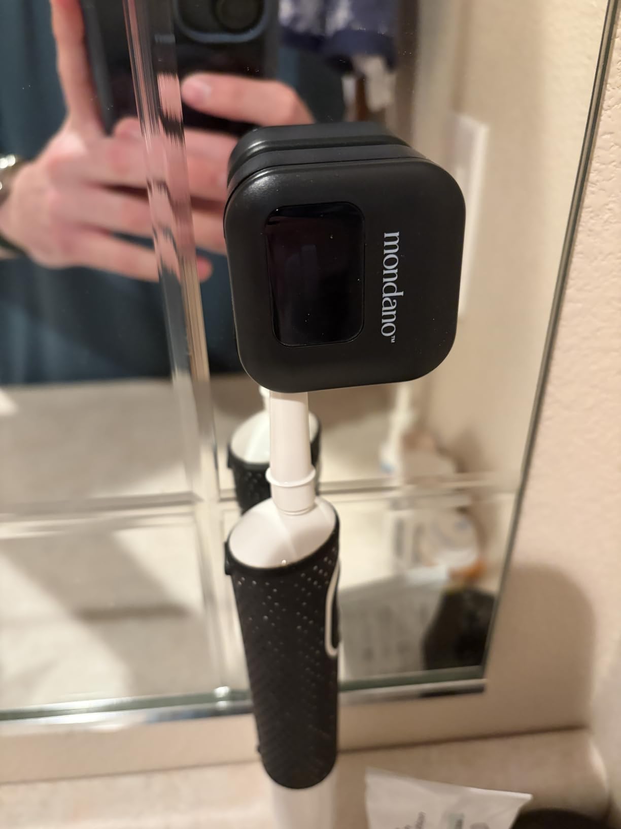 Mondano UV-C Toothbrush Sanitizer and Holder, Travel Case Cover Cap customer photo 1
