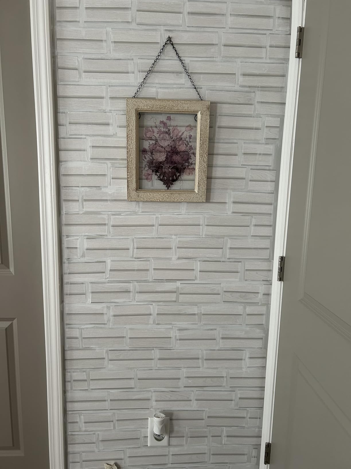 Livelynine 15.8x394 Beadboard Peel and Stick Wallpaper Removable Pre Pasted White Wood Slat Wall Paneling for Ceiling Walls Kitchen Island Garage Rv Interior Wooden Slats Self Adhesive Pole Wrap Roll customer photo 1