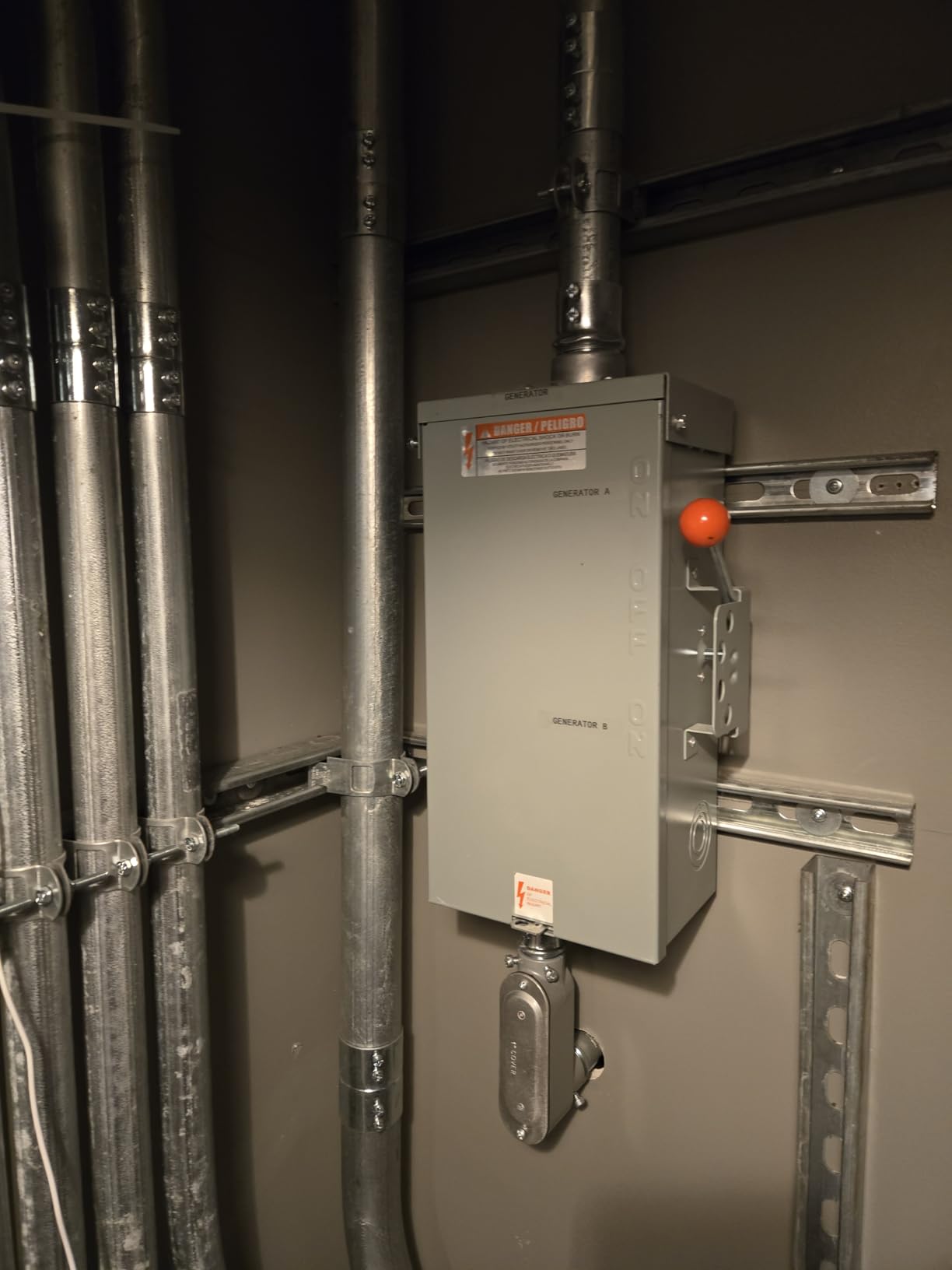 100A Generator Transfer Switch, 24000W Heavy Duty Double Throw Safety Switch, 120/240V Manual Transfer Switch, Stronger Stability, Enlarged NEMA 3R Enclosure for Outdoor, 10-Year Warranty customer photo 1