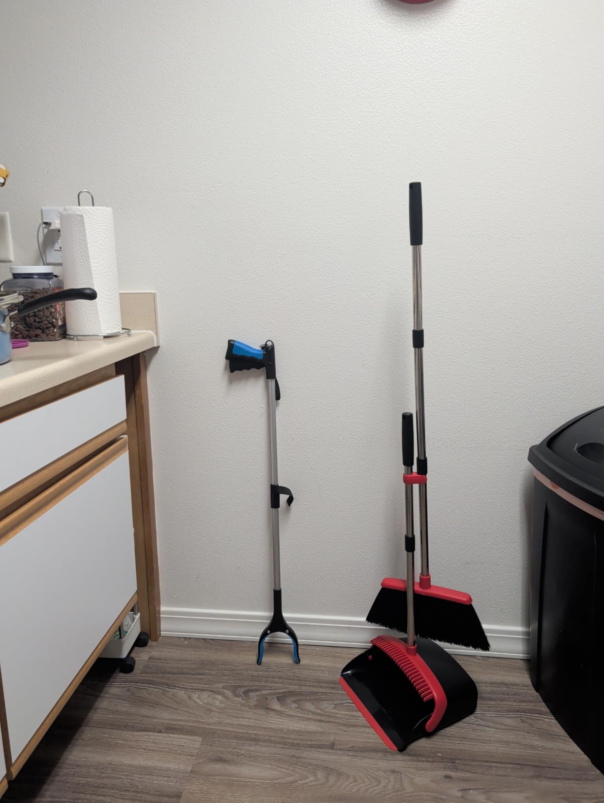 NACENA Broom and Dustpan Set, 52-in Long Adjustable Handle Broom Dustpan Combo with Dustpan Teeth to Automatically Clean Hair Suitable for Home Kitchen Office Hall Floor(Black&Red) customer photo 1