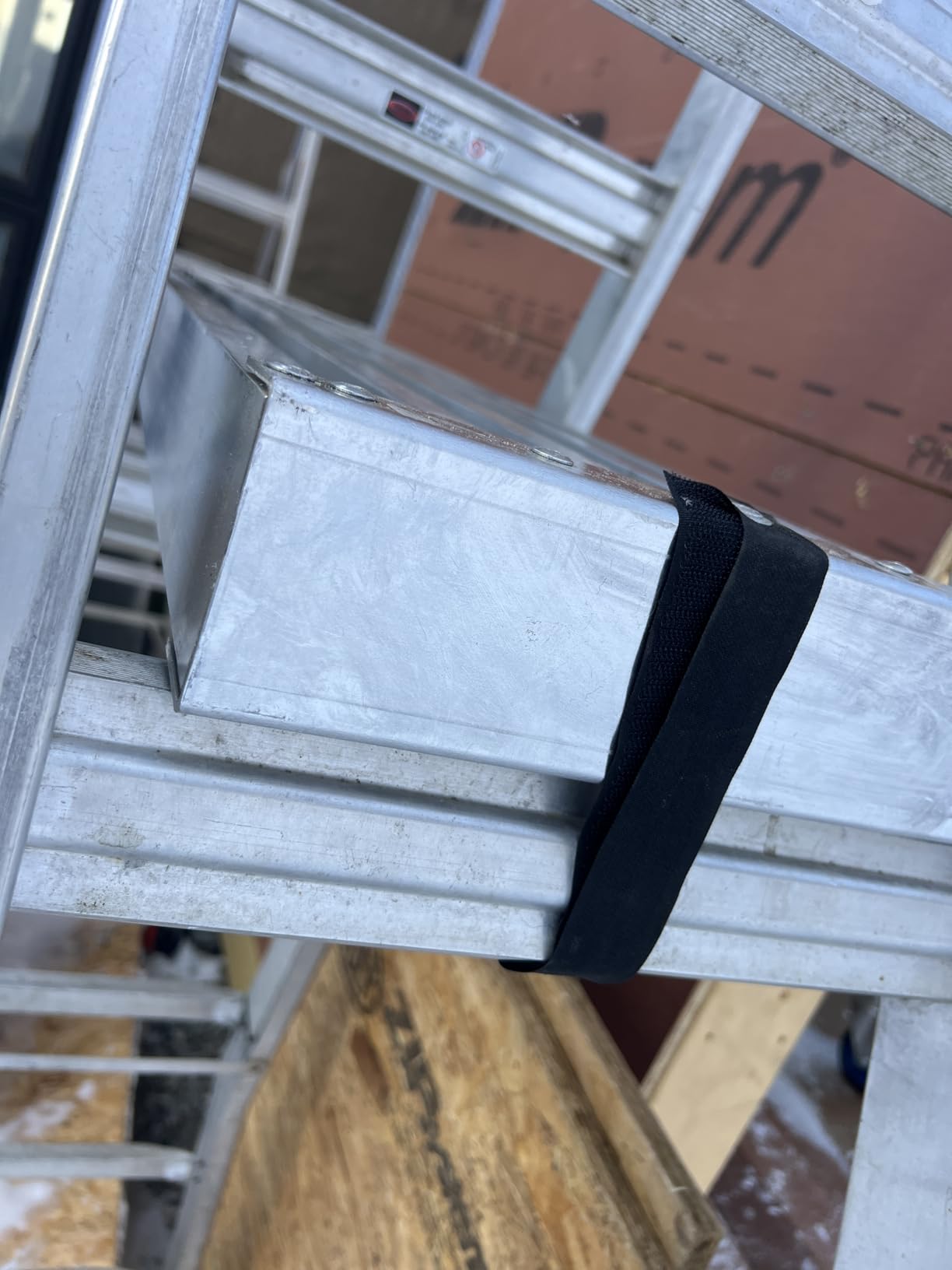VEVOR Aluminum Telescoping Work Plank, 6-9FT, 500lbs Capacity, 12.5 inch Width, Scaffolding Plank with Skid-Proof Platform Scaffold Ladder Accessory customer photo 2
