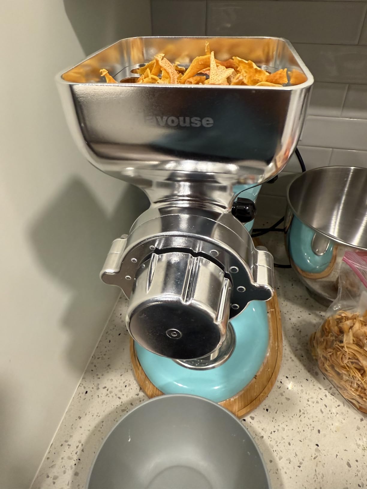 All Metal Grain Mill Attachment For Kitchenaid Stand Mixer, 12 Levels Flour Mill Grinder for Home, Fit for Grinding Wheat, Corn, Oats, Buckwheat,Millet and Other Cereals customer photo 2