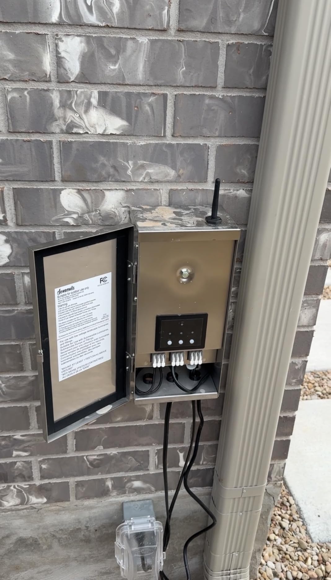 DEWENWILS 300W Wi-Fi Low Voltage Landscape Transformer 2.4GHz ONLY | 3 Zones, 120V AC to 12V/14V AC, Landscape Lighting Transformer for Low-Voltage Landscape/Hallway/Stairwell Lights customer photo 2