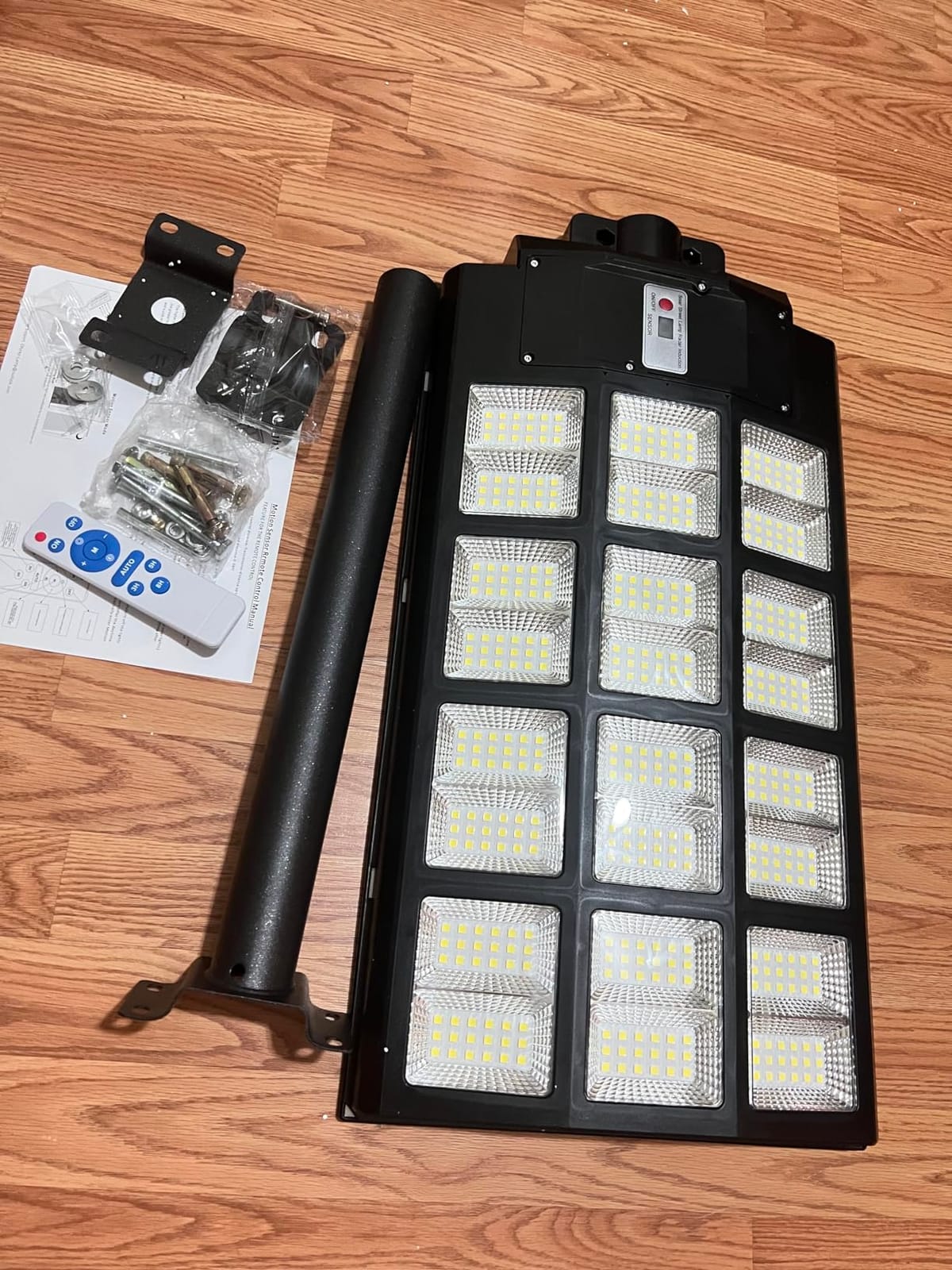 Ofuray Solar Street Lights Outdoor Of-11000W, 30000mAh, 192 LEDs, 3 Modes customer photo 2