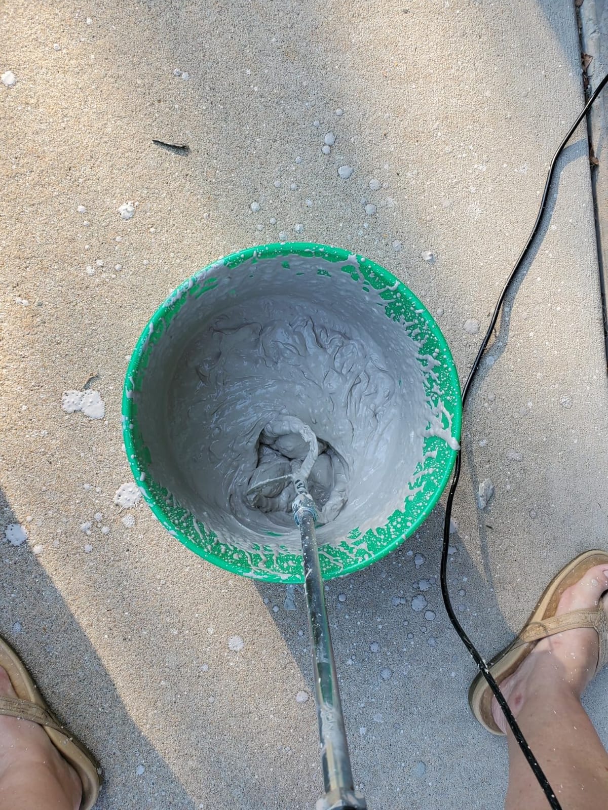 GEVEELIFE Cement Mixer, Max 2400W Concrete Mixer with 6 Adjustable Speeds | Portable Concrete Mixer for Drill, 110V Handheld Mud Mixer for Mixing Mortar, Paint, Grout, Plaster, Thinset, Fodder (Blue) customer photo 1