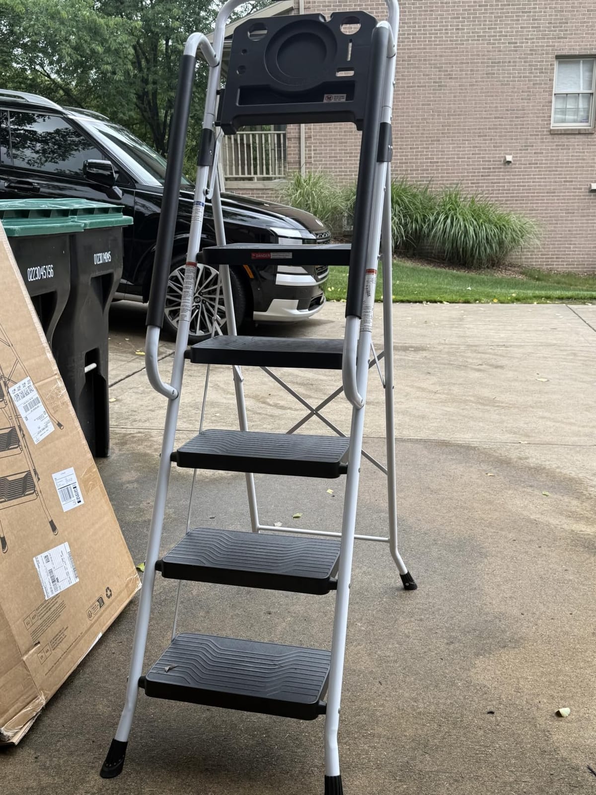 KINGRACK 3 Step Folding Ladder, 800lbs Capacity Step Stool with Safety Lock, Non-Skid Wide Pedals, and Handrail, Lightweight, Household Ladder for Home, Kitchen, Pantry, Closets, and Office Use, White customer photo 2