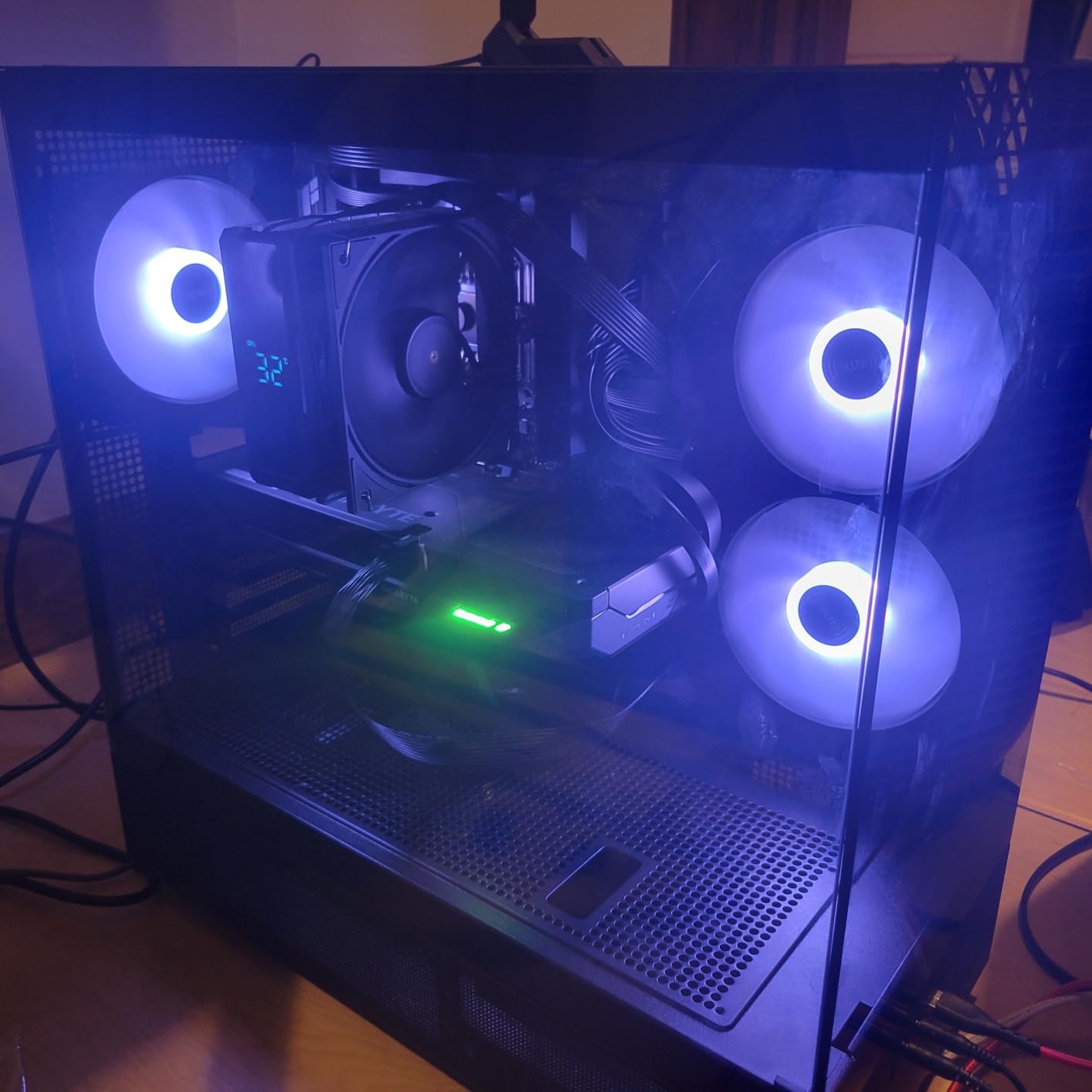 MONTECH XR Panoramic High Airflow ATX PC Case, 3 ARGB PWM Fans, Black customer photo 2