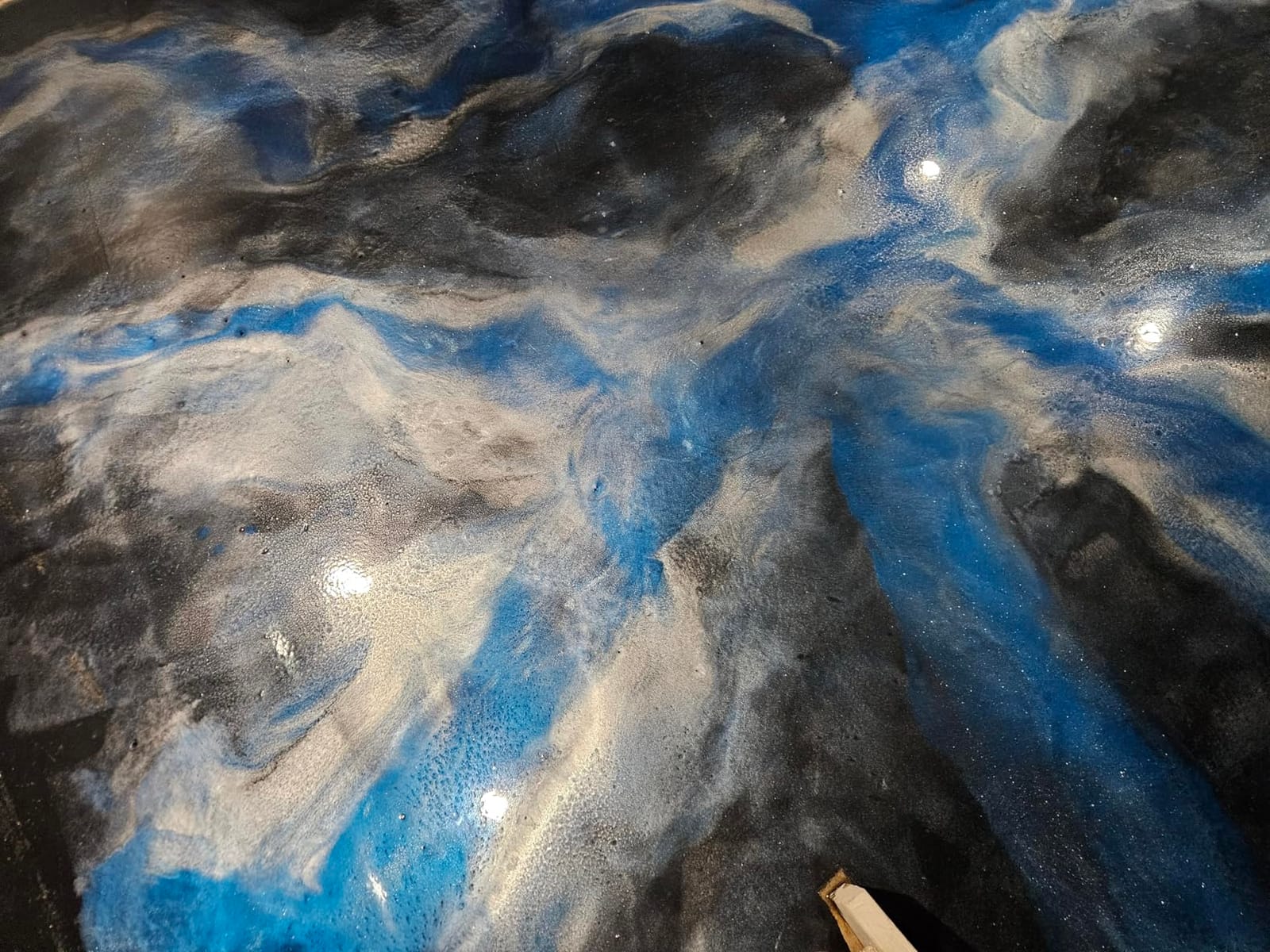 Self Leveling Epoxy Resin Kit – ANE Garage Floor Epoxy Kit Spreads Seamlessly. Durable, Industrial Grade Clear Epoxy Resin for Concrete Floors and Countertops - Black customer photo 1