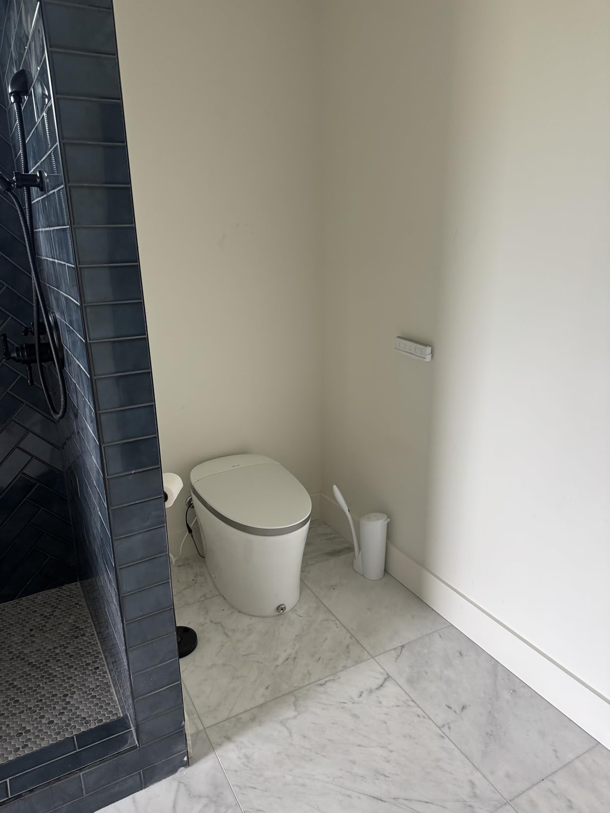 EPLO Smart Toilet Built in Tank Auto Open Bidet with Foam Shield - iX7 PRO customer photo 1