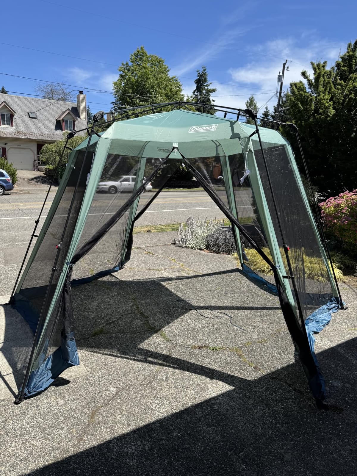 Coleman Skylodge Portable Screenhouse, 1-Minute Setup, 10x10-Foot customer photo 1