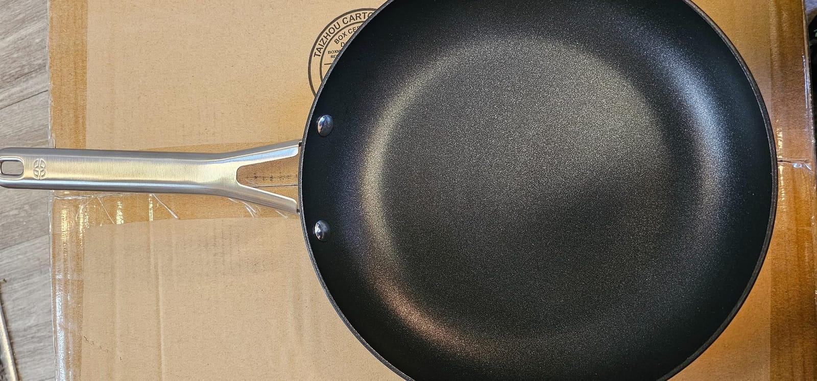 Calphalon® Hard-Anodized Nonstick 8