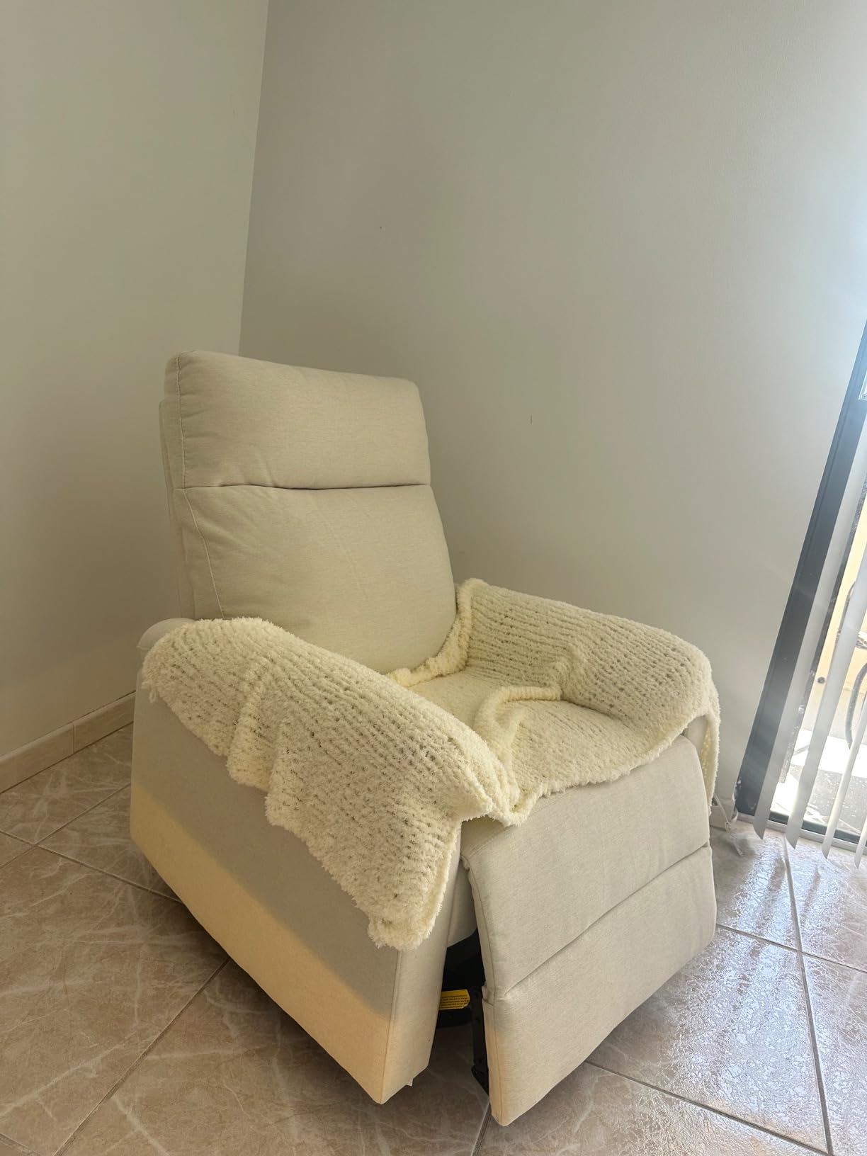 DaVinci Suzy Recliner Glider w/ 270° Swivel, Electronic, Frost Grey customer photo 1