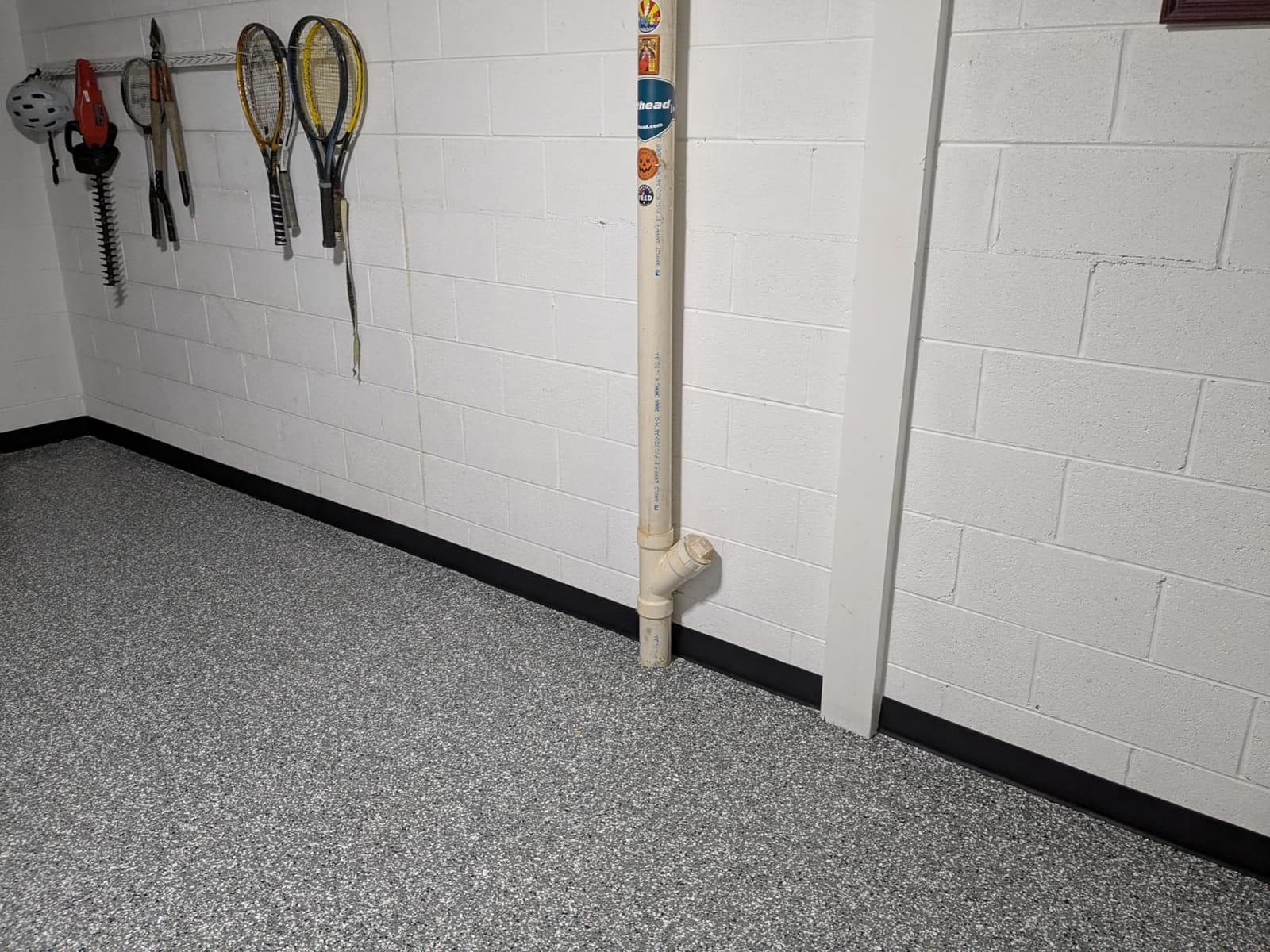 Peel and Stick Vinyl Baseboard Trim, 4 in x 20 ft Vinyl Wall Base, White customer photo 1