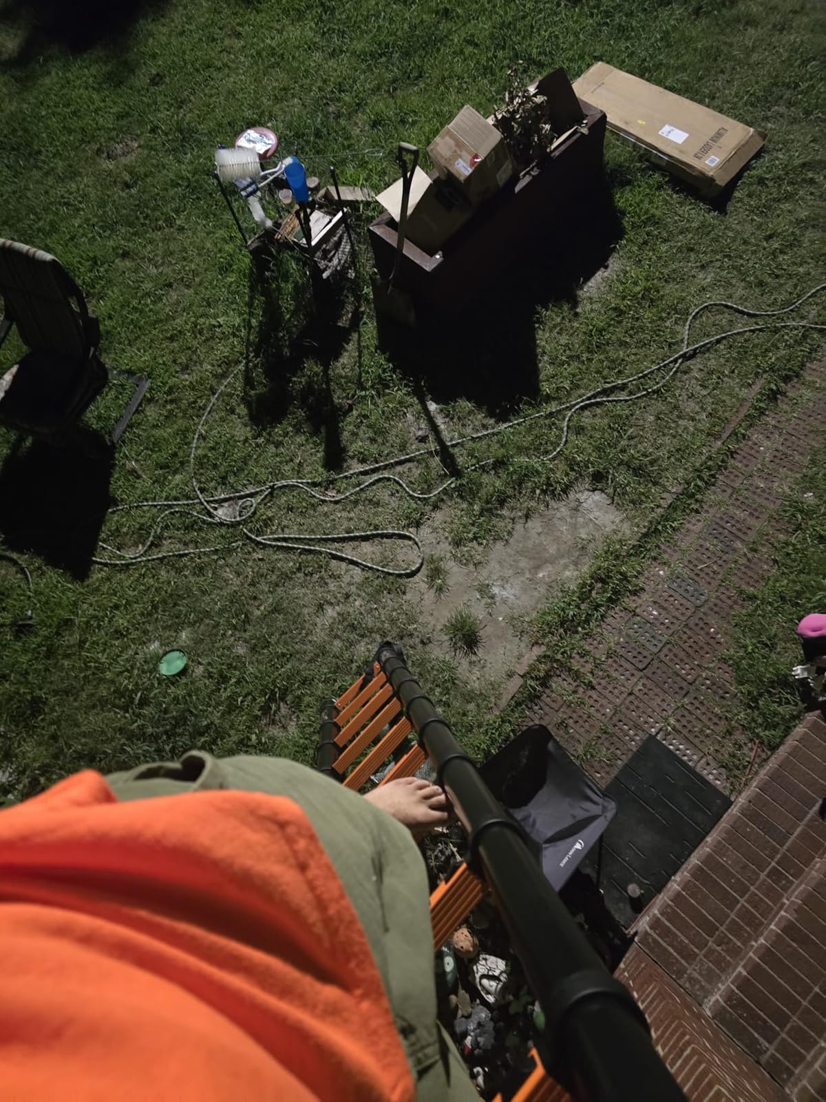 SINMEIRUN Telescoping Ladder, 14.5 FT, 330 lbs Capacity; Orange customer photo 1