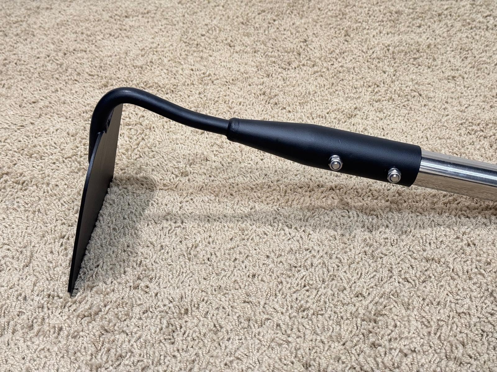 Draw Hoe Garden Tool, Heavy Duty Garden Hoes for Weeding Long Handle, Easy Stand Up Scraping Weeder Tool for Garden, 5.5 FT Adjustable Weed Hoe with 6-inch Wide Welded Blade customer photo 1