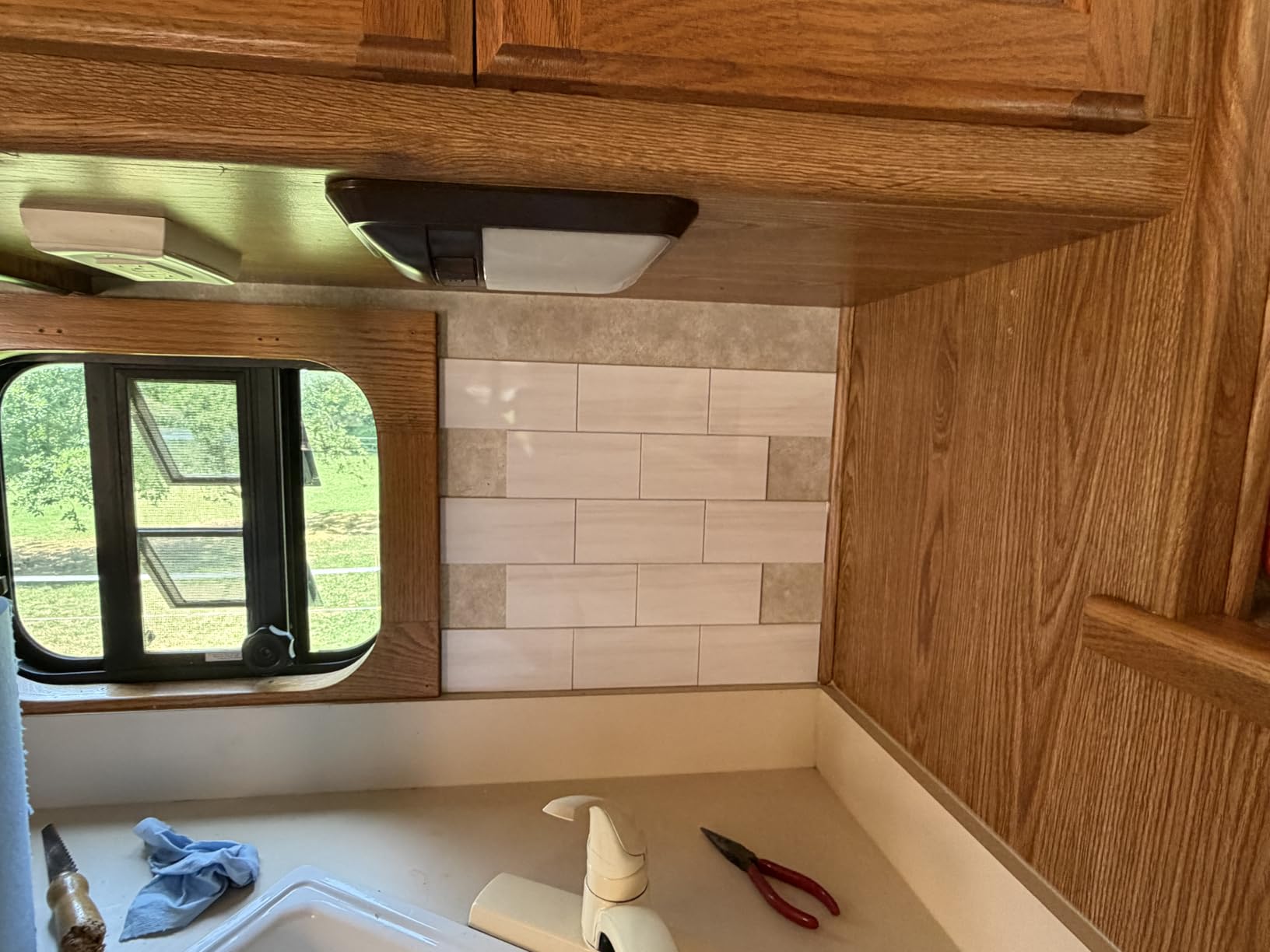 Vamos Tile 100-Piece Glossy Wooden Marble Grain Peel and Stick Backsplash Tile,3''x6'' PVC Subway Tile with White Grout, Stick on Backsplash for Kitchen/Bathroom/Fireplace customer photo 2