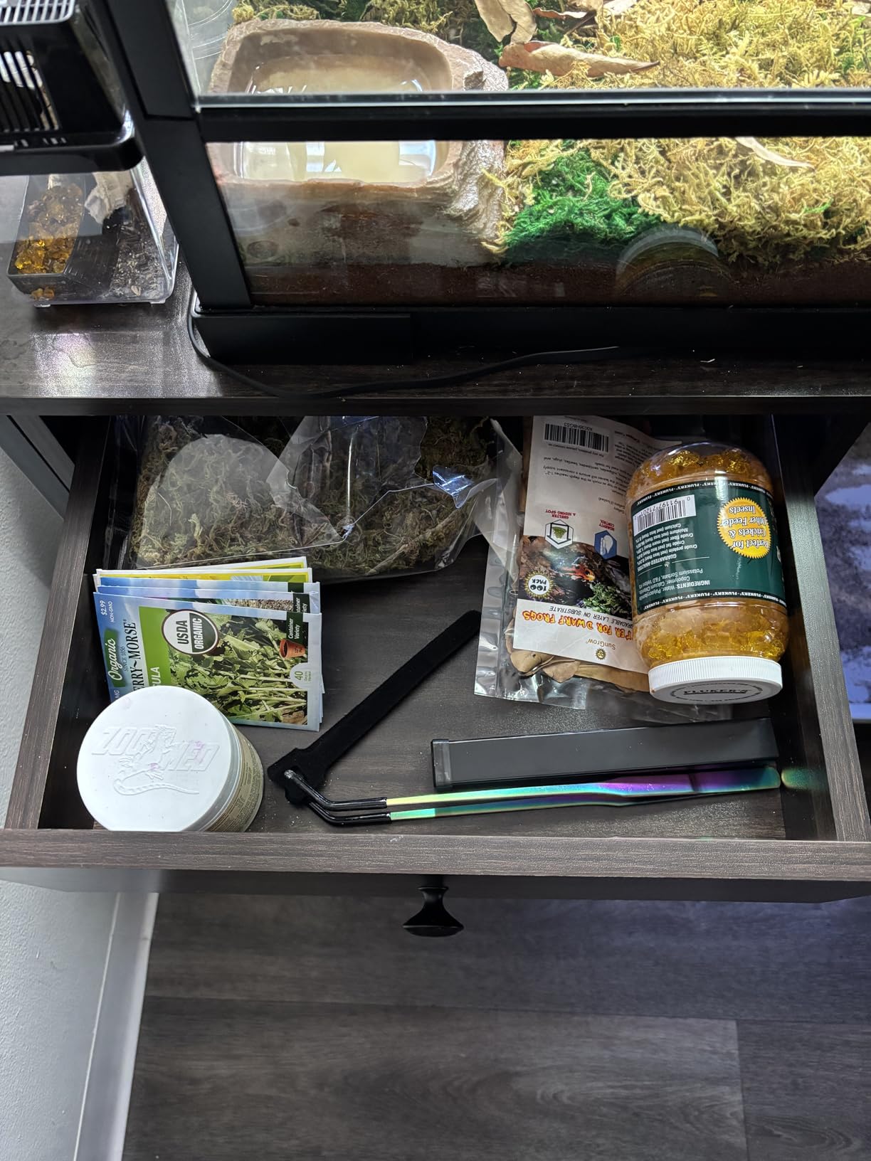 4ever2buy 55-75 Gallon Fish Tank Stand with Power Outlets, LED Light, Heavy Duty Aquarium Stand with Cabinet for Fish Tank Accessories Storage, for Turtle Tank, Reptile Terrarium, 1100LBS, Oak customer photo 2