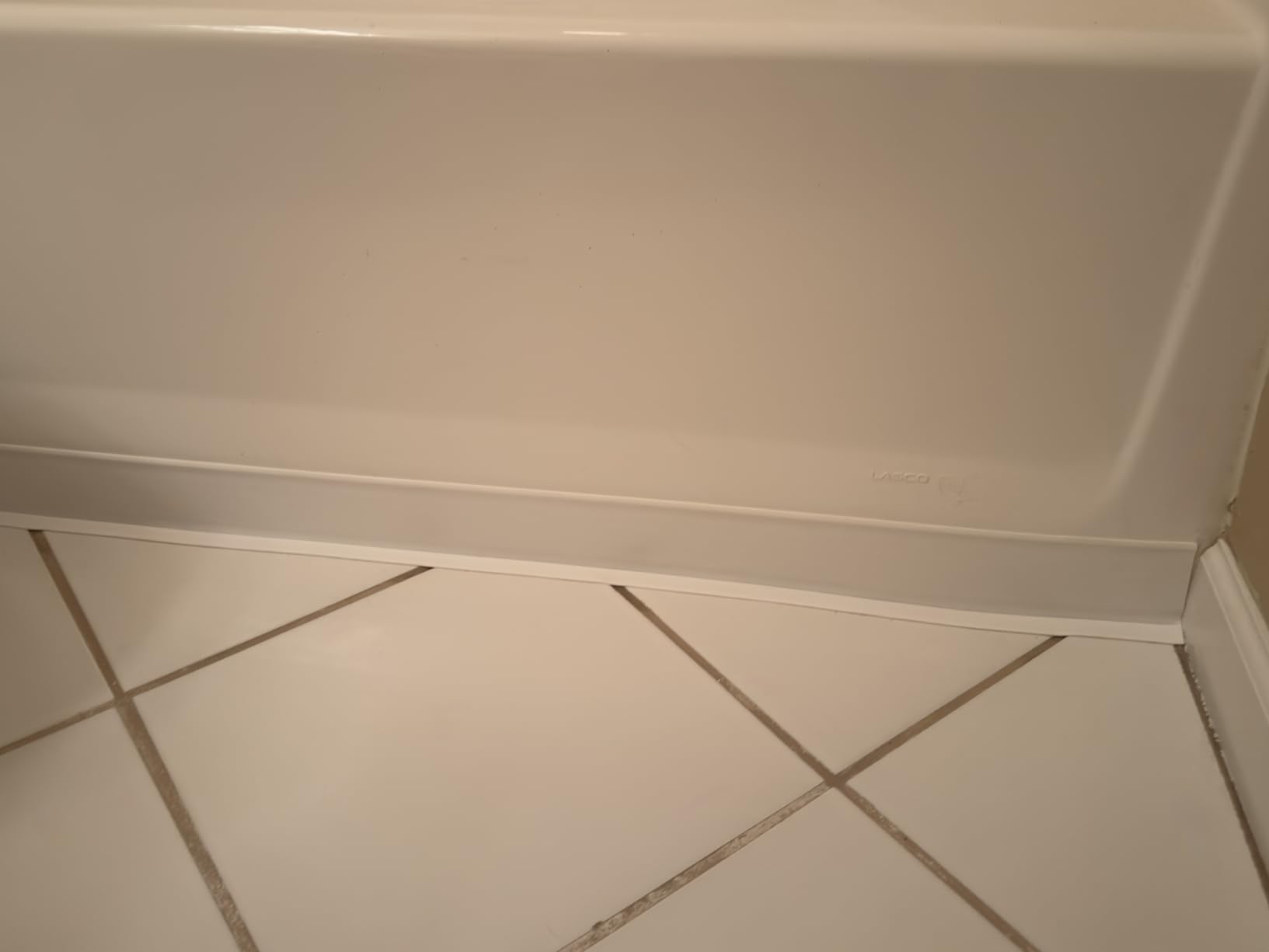 Flexible Baseboard Molding Trim 3 Inch(W) x 20 Feet(L) Self Adhesive Vinyl Wall Base Peel and Stick Cove Base,Rubber Wall Base. (White) customer photo 2