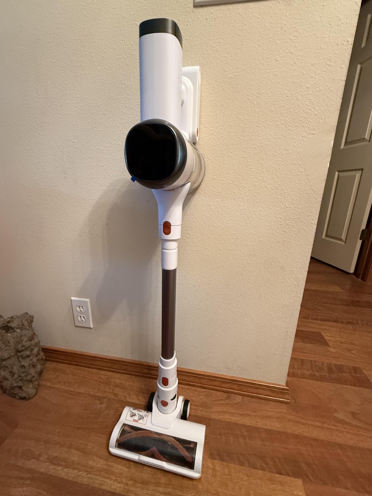 Tikom V500 Cordless Vacuum Cleaner for Home, 40000Pa/450W Stick Vacuum with LED Touch Screen, Charging Wall Dock, Anti-Tangle, Lightweight Handheld Vacuum for Pet Hair, Hard Floor, Carpet customer photo 1