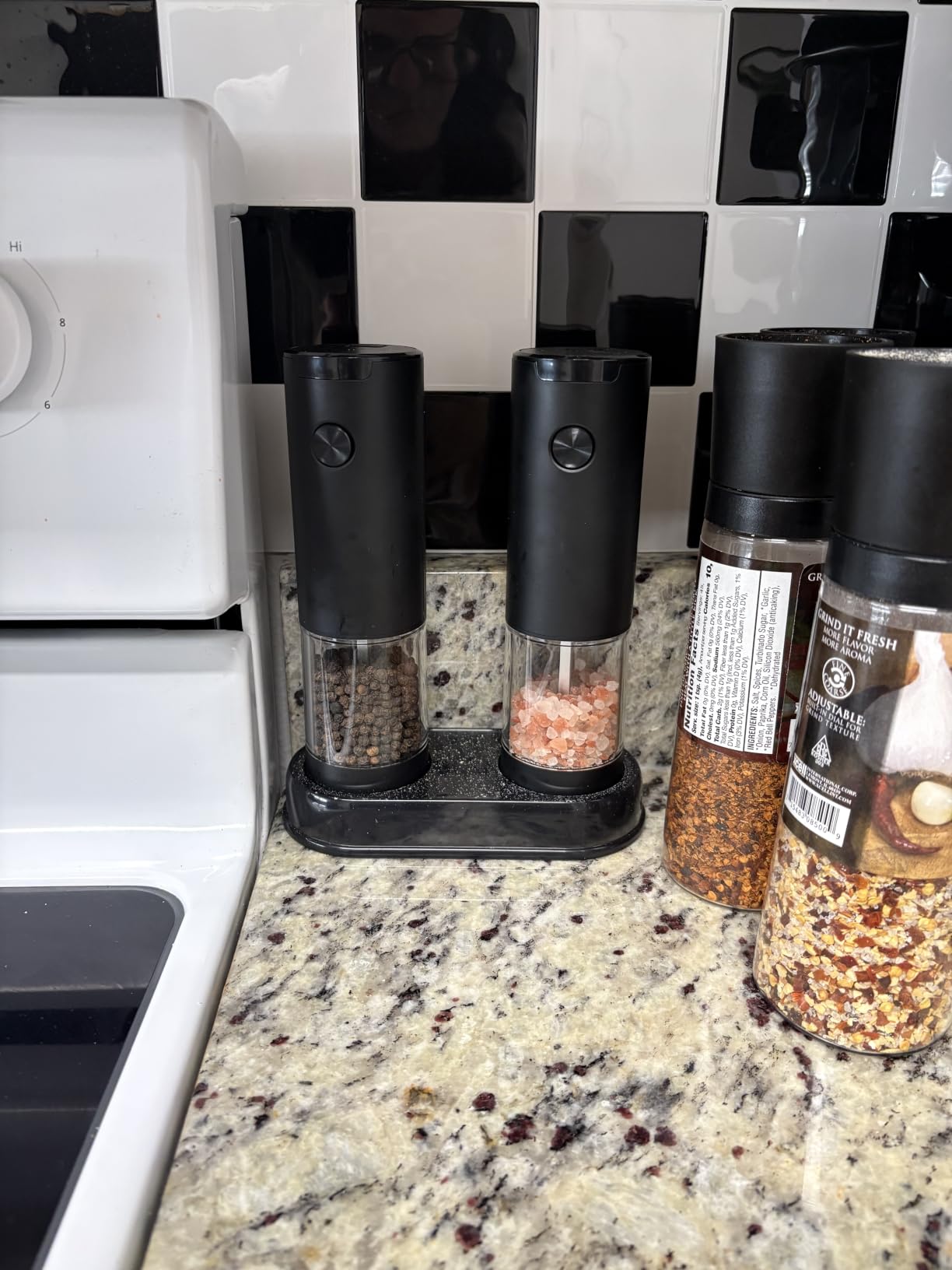 Electric Salt and Pepper Grinder Set Automatic Battery Pepper Mill Shakers Adjustable Coarseness Upgraded Larger Capacity with Led Home and Kitchen Appliances White Elephant Gifts for Women Men customer photo 1