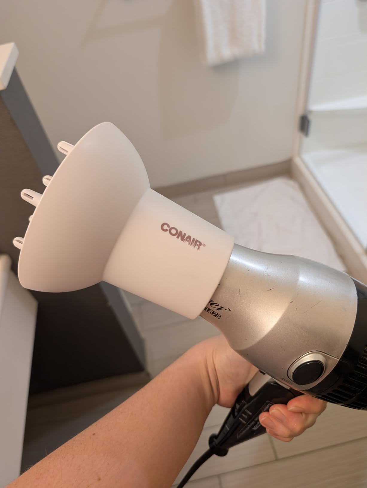 Conair Double Ceramic Universal Diffuser Attachment for Hair Dryer, Volumizing Universal Blow Dryer Diffuser for Frizz-Free Curls, Fits Dryers with Nozzles from 1.75