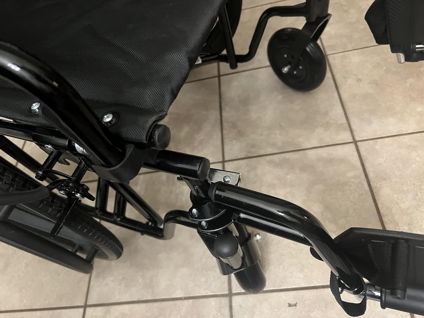 PEPE Mobility Bariatric Wheelchair, 22 Inch Seat, Supports 500 lb, Foldable customer photo 2