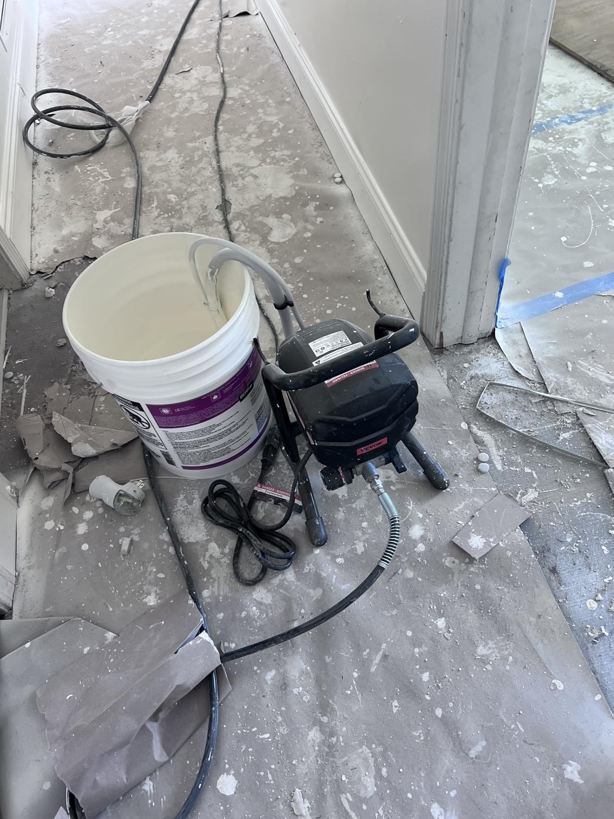 VEVOR Stand Airless Paint Sprayer, 650W High Efficiency Airless Sprayer, 3000PSI Electric Paint Sprayer Machine Extension Rod and Cleaning Kits for Interior and Exterior Furniture/Fence/Home/House customer photo 1