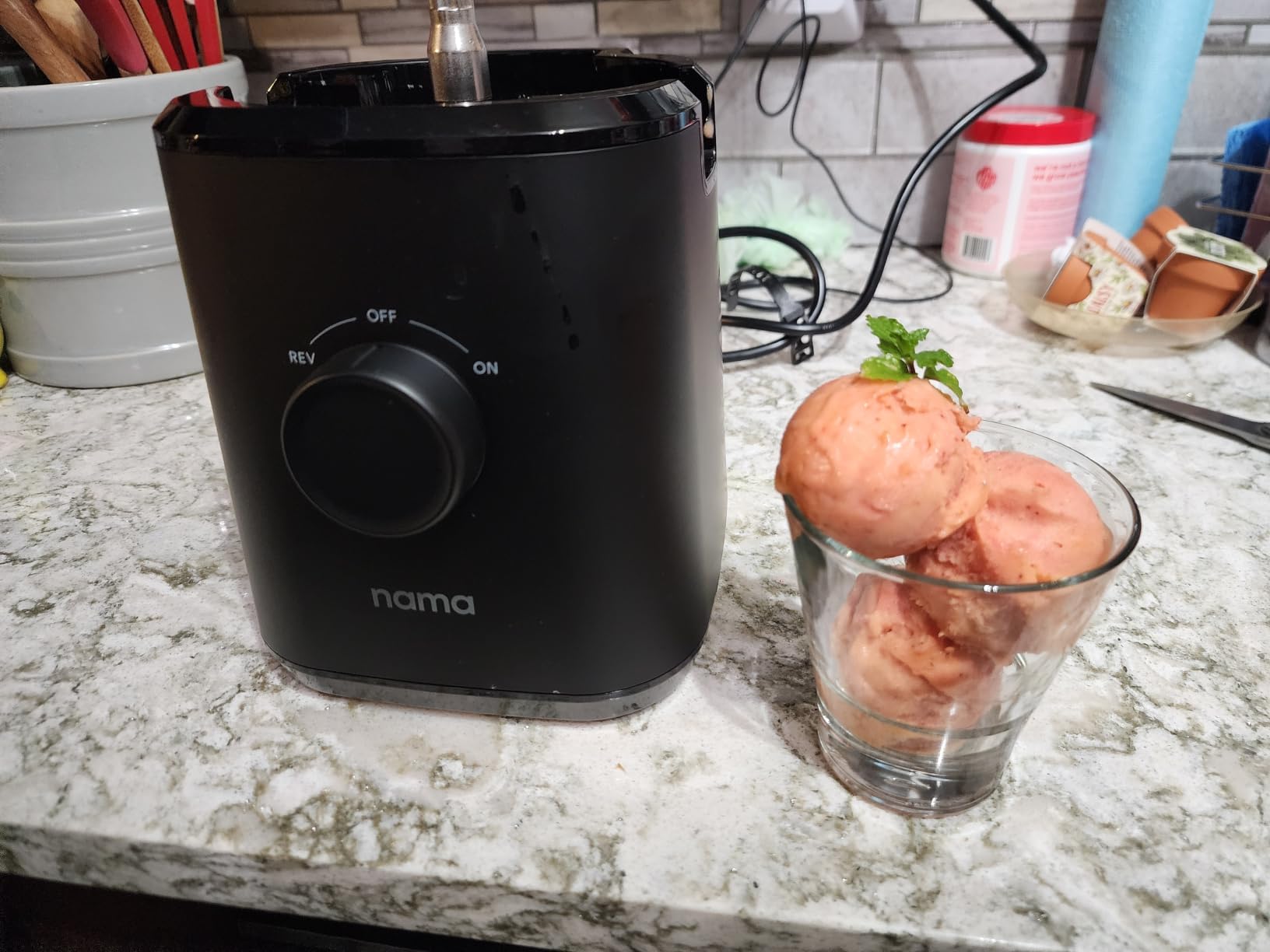 Nama J2 - Cold Press Juicer - Hands-Free - Black customer photo 1